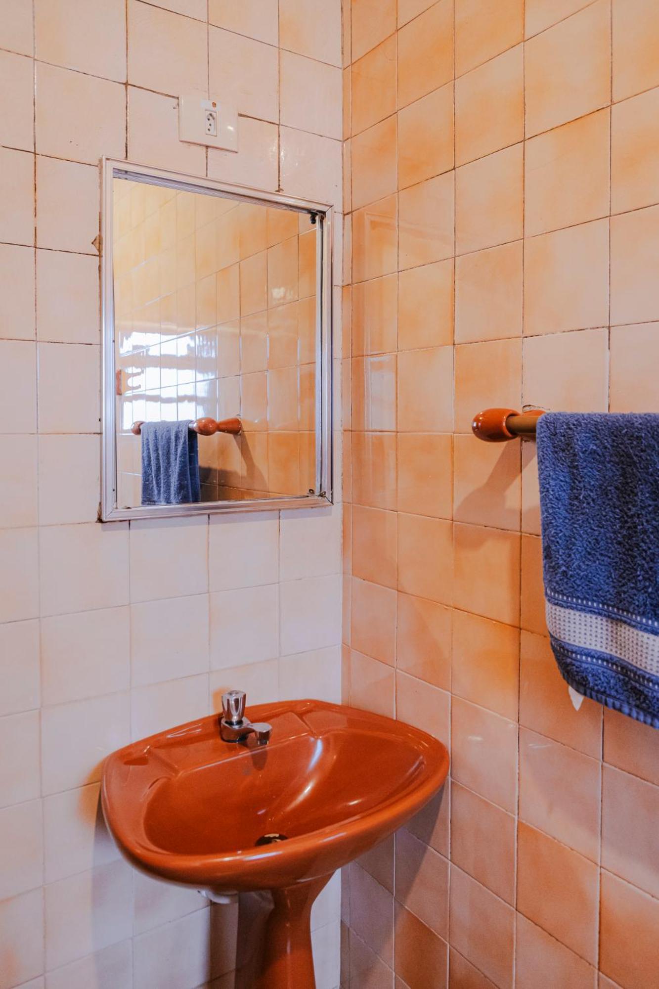 Cama de Solteiro em Dormitório com 6 Camas