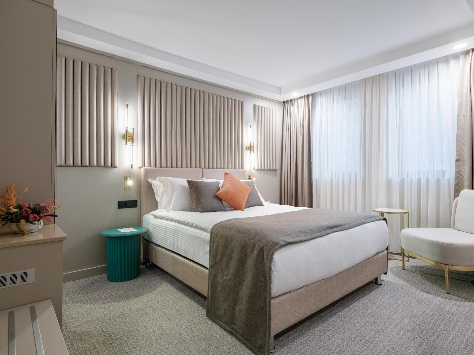 Deluxe Room,1617001923:JPEG