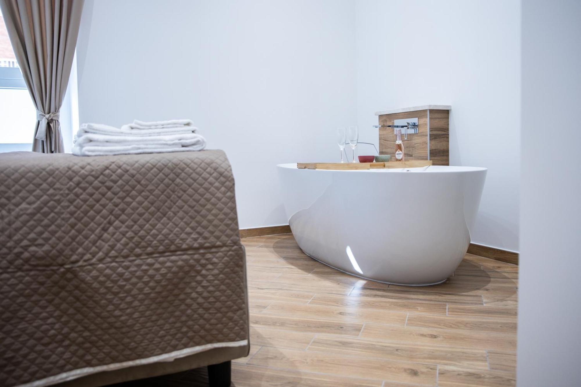 Deluxe Double Room with Bath
