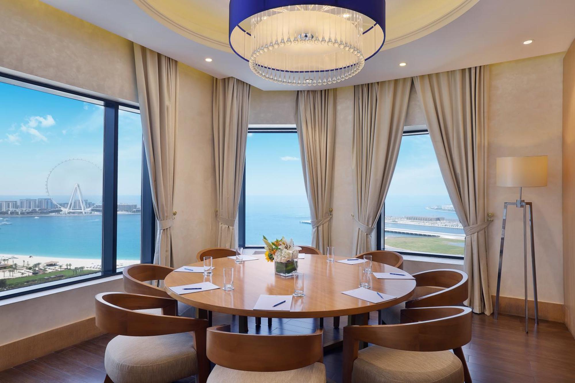 Club Oceanfront Room, 1 King, with Complimentary Access to Executive Lounge Access, Afternoon Tea, Happy Hour