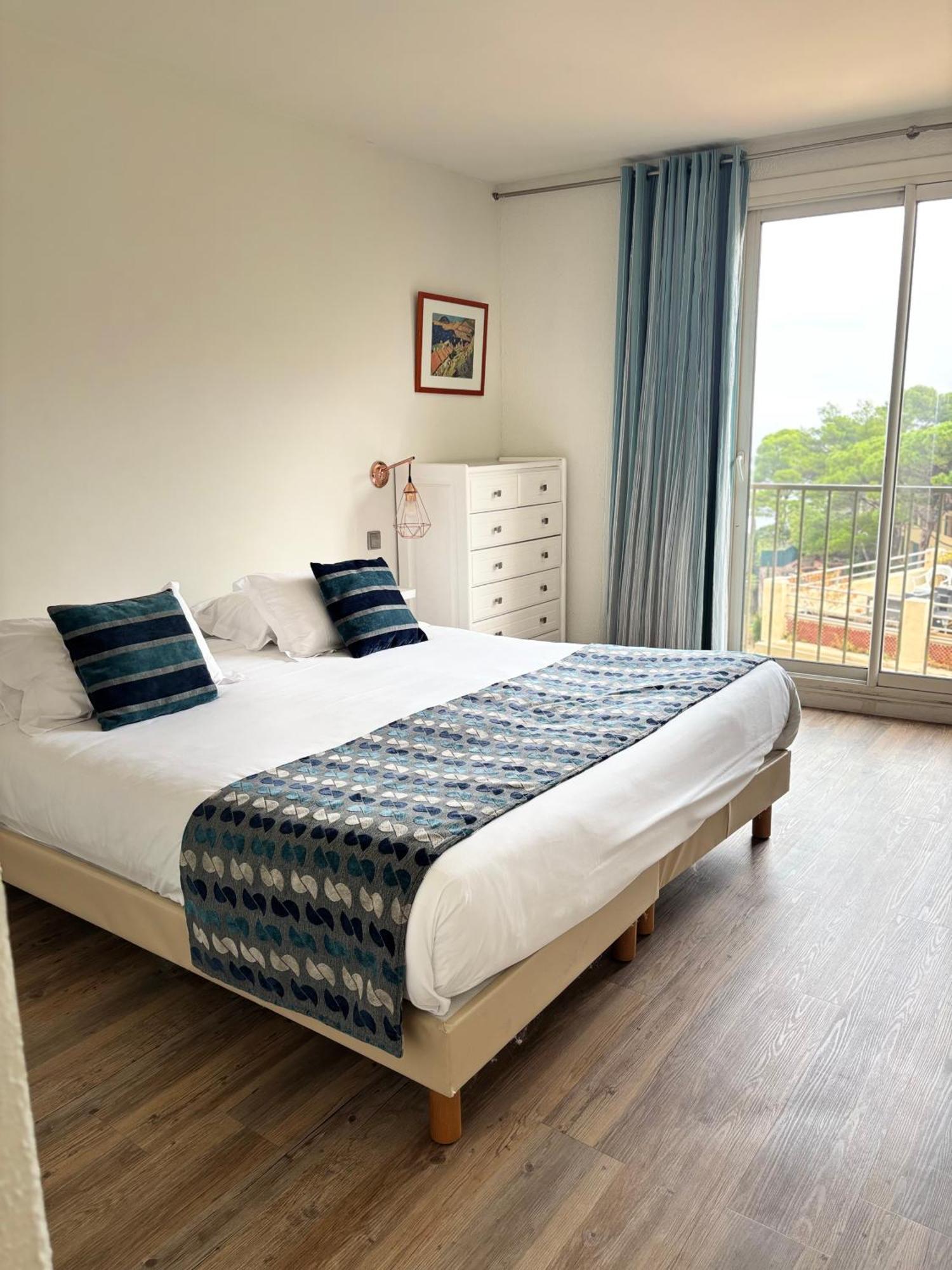 Double Room with Sea View - 55 in Double Bed