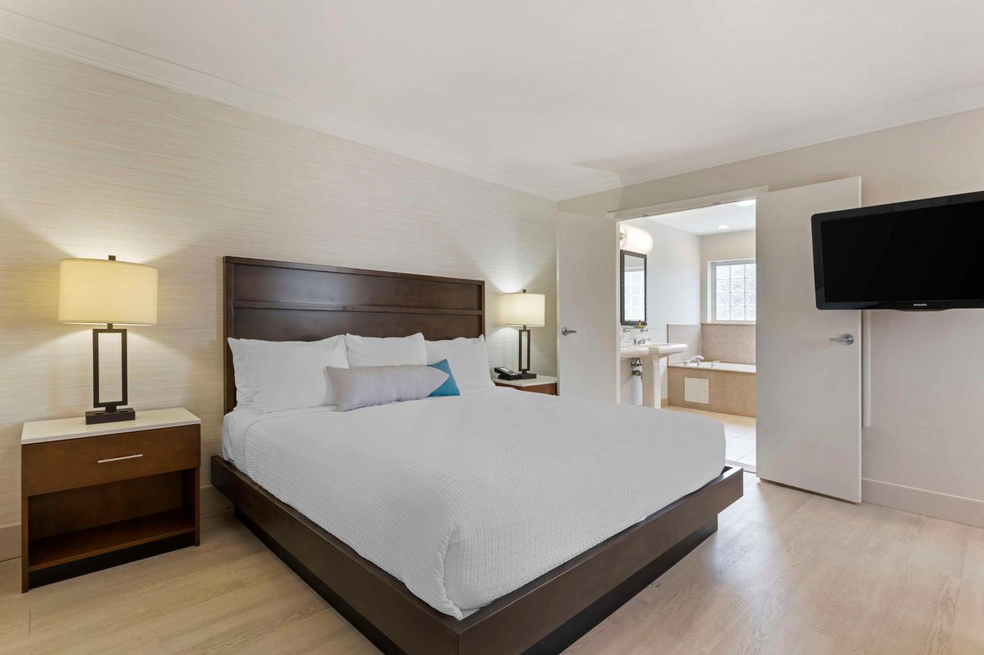 Suite con cama extragrande y bañera de hidromasaje - No fumadores