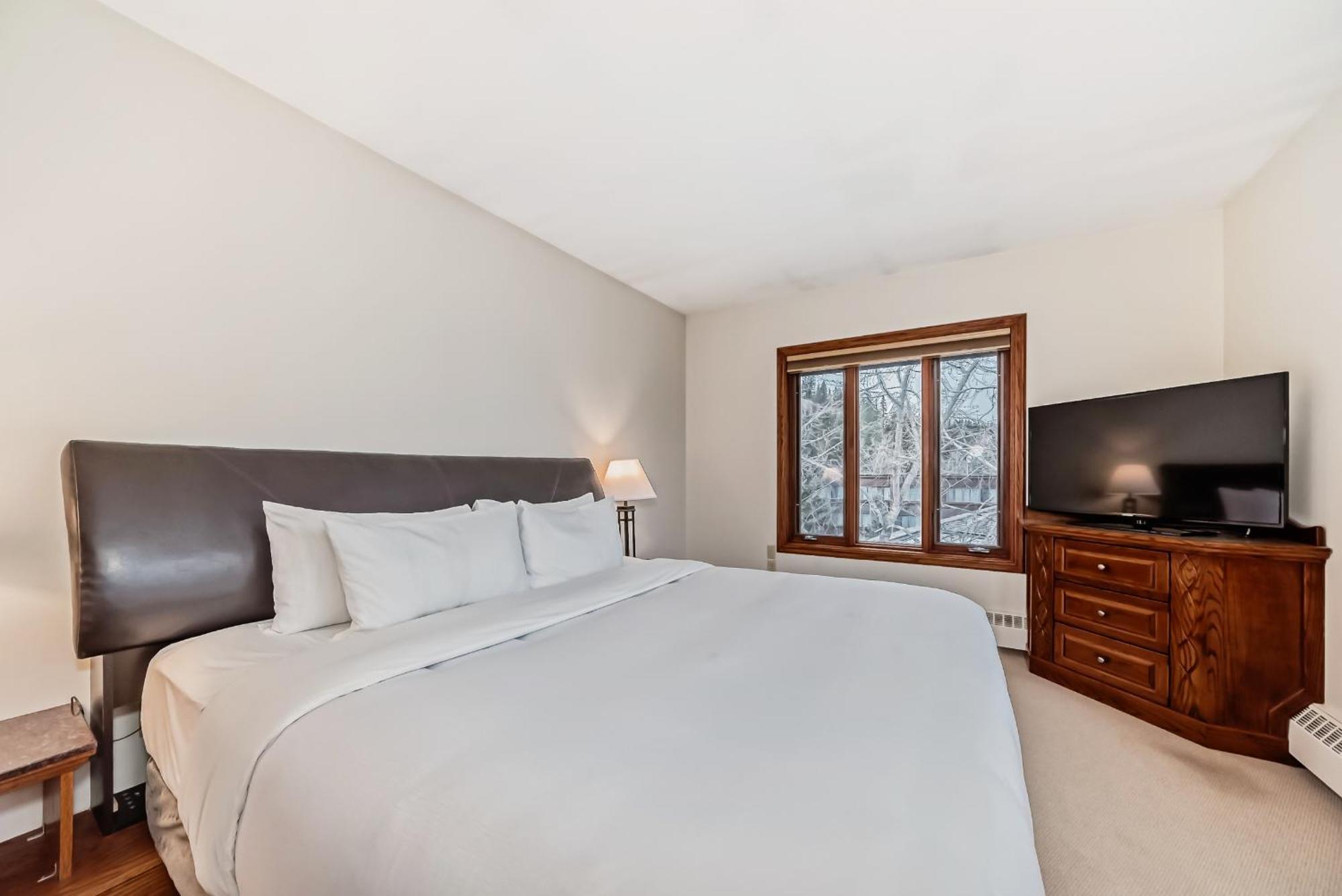 King Suite Mountain View Non-Smoking