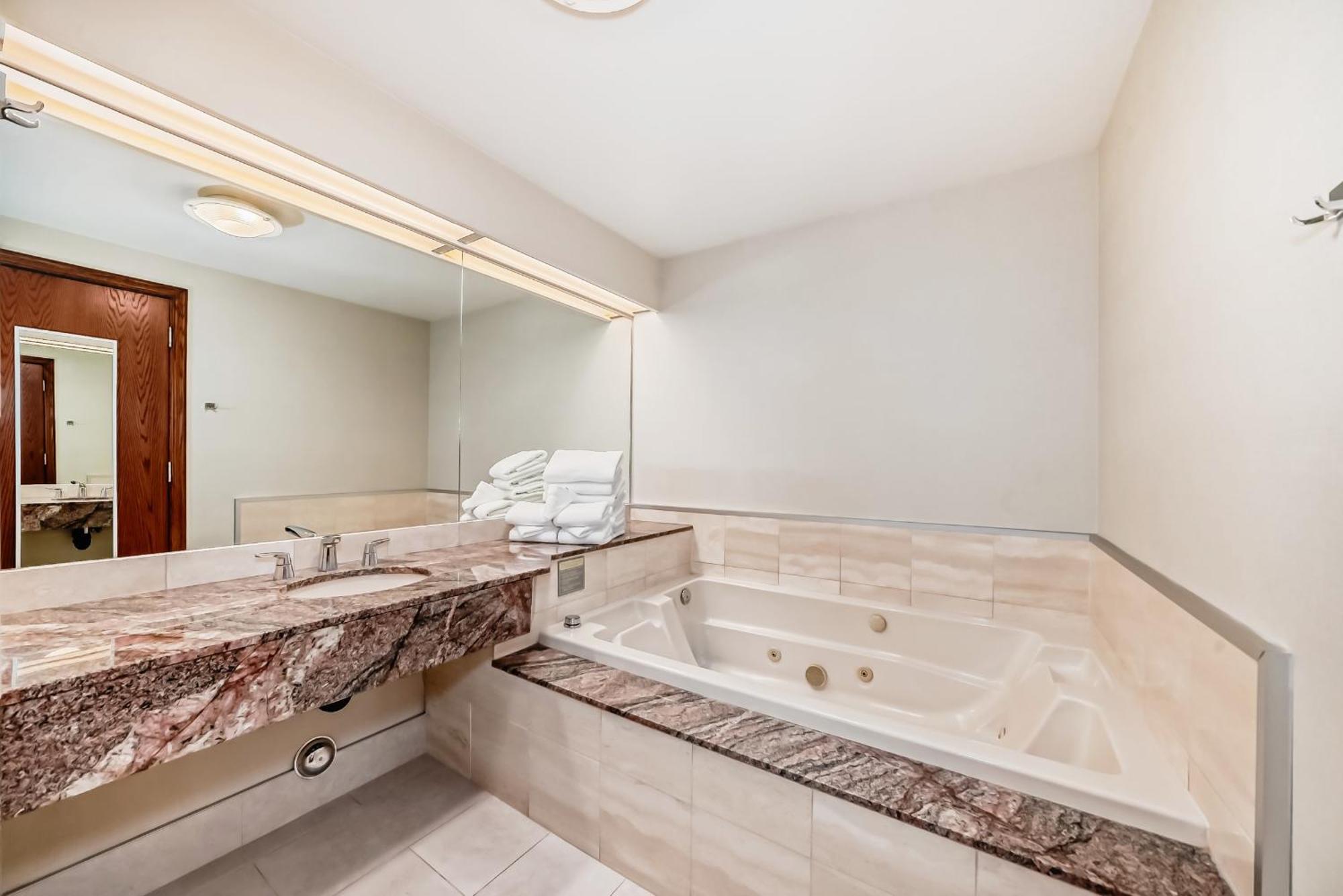 Executive Suite King Two Single Beds