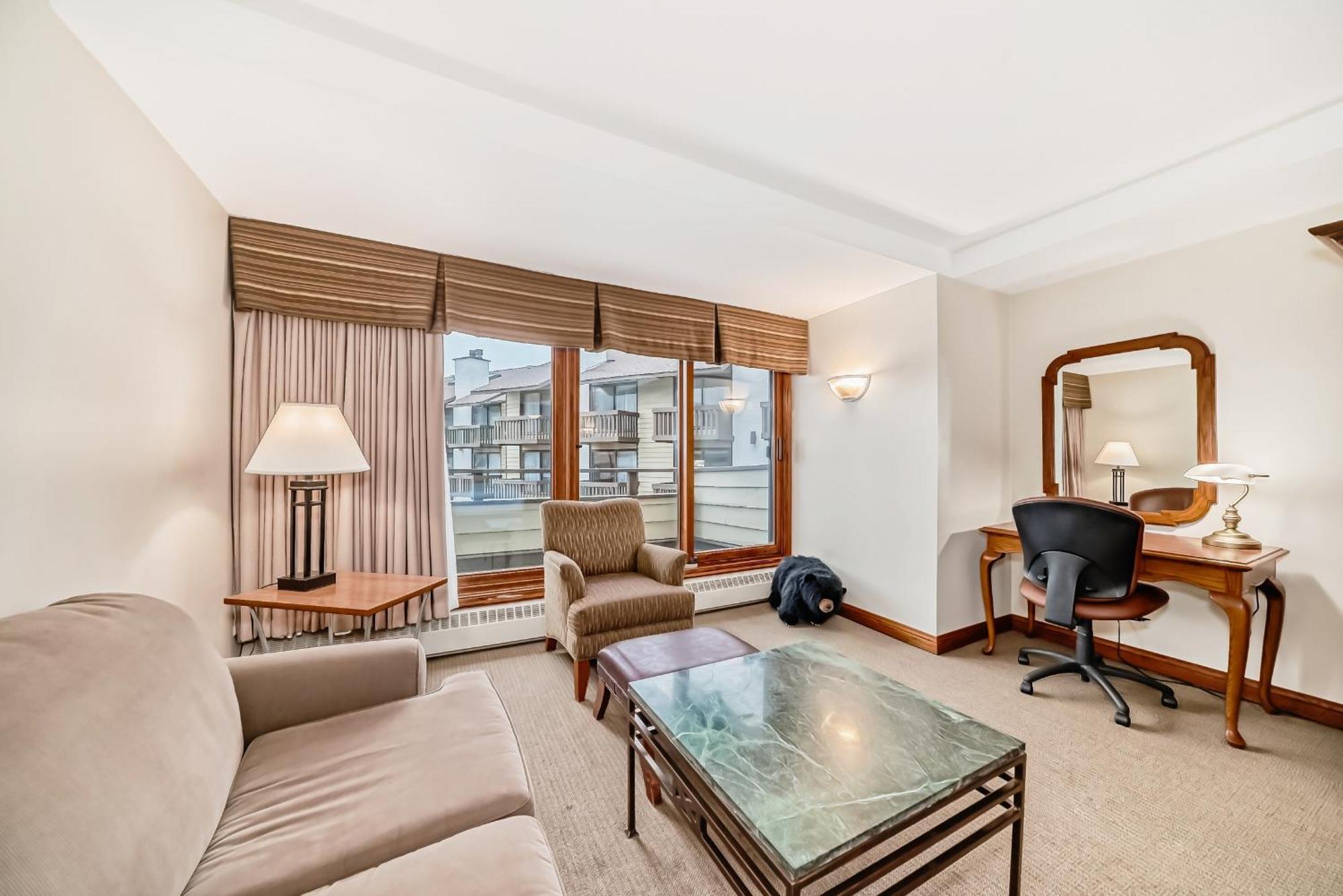 Executive Suite King Two Single Beds
