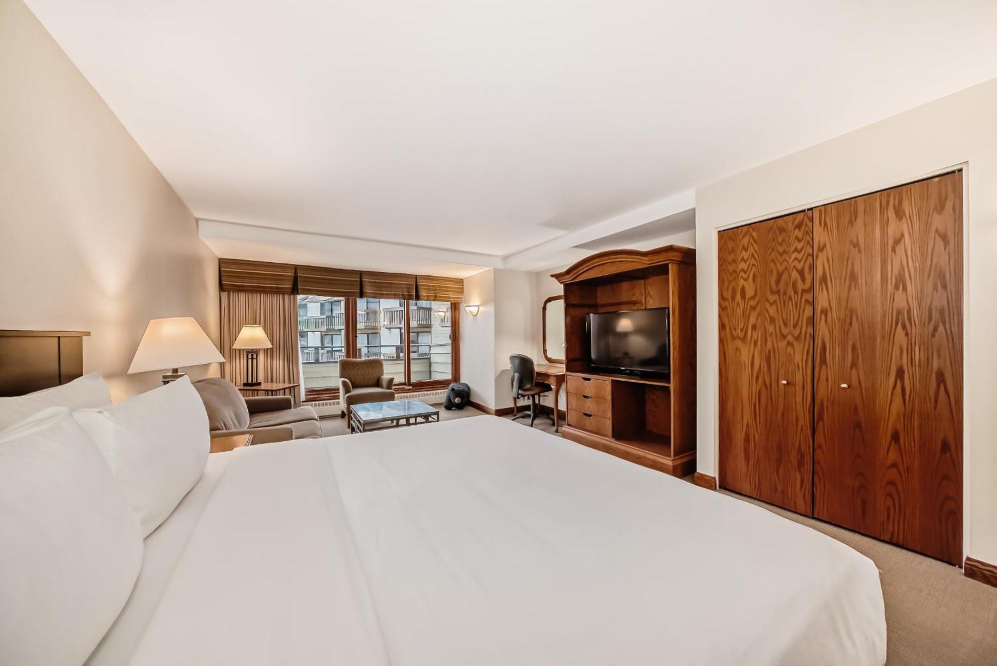 Executive Suite King Two Single Beds