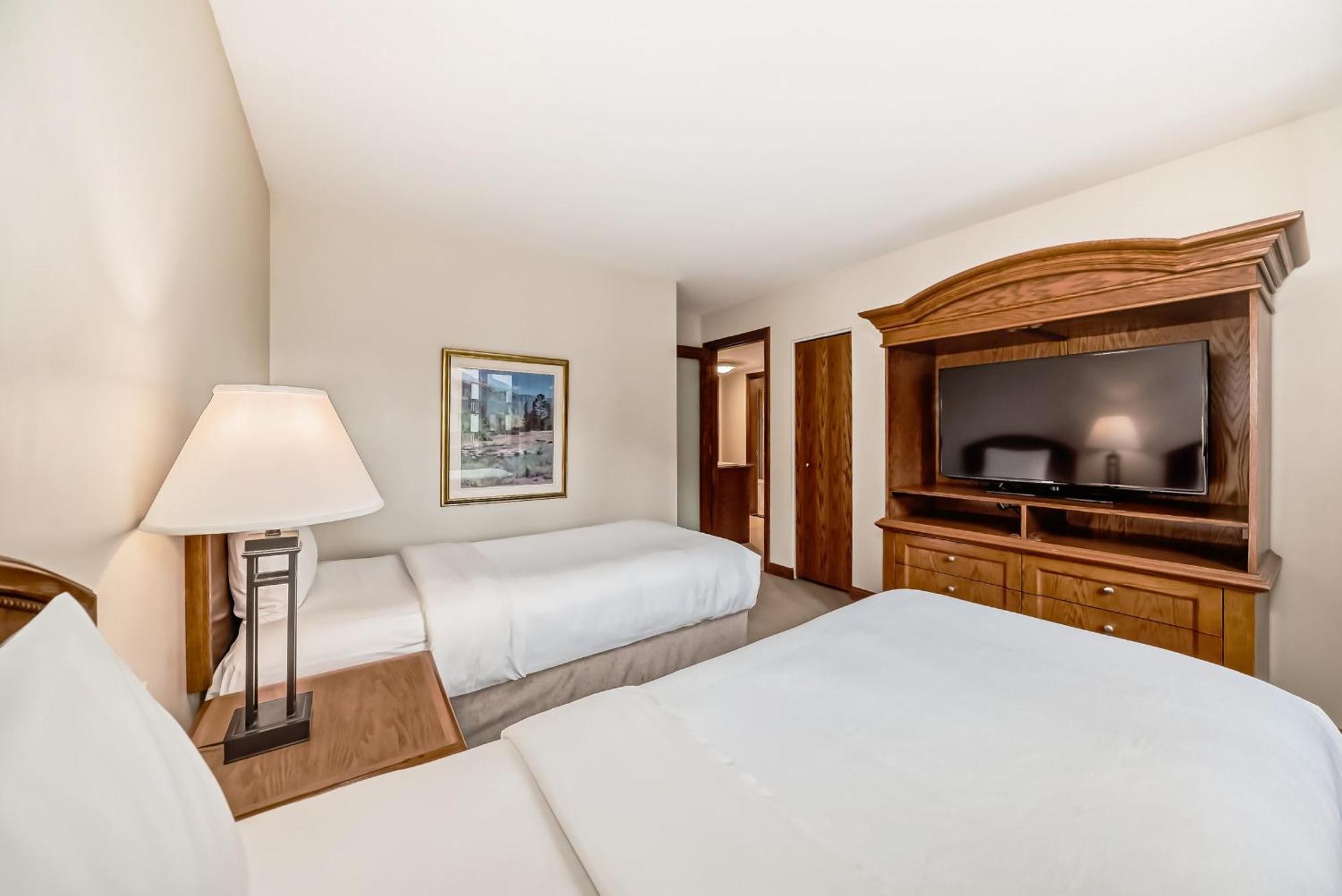 Executive Suite King Two Single Beds