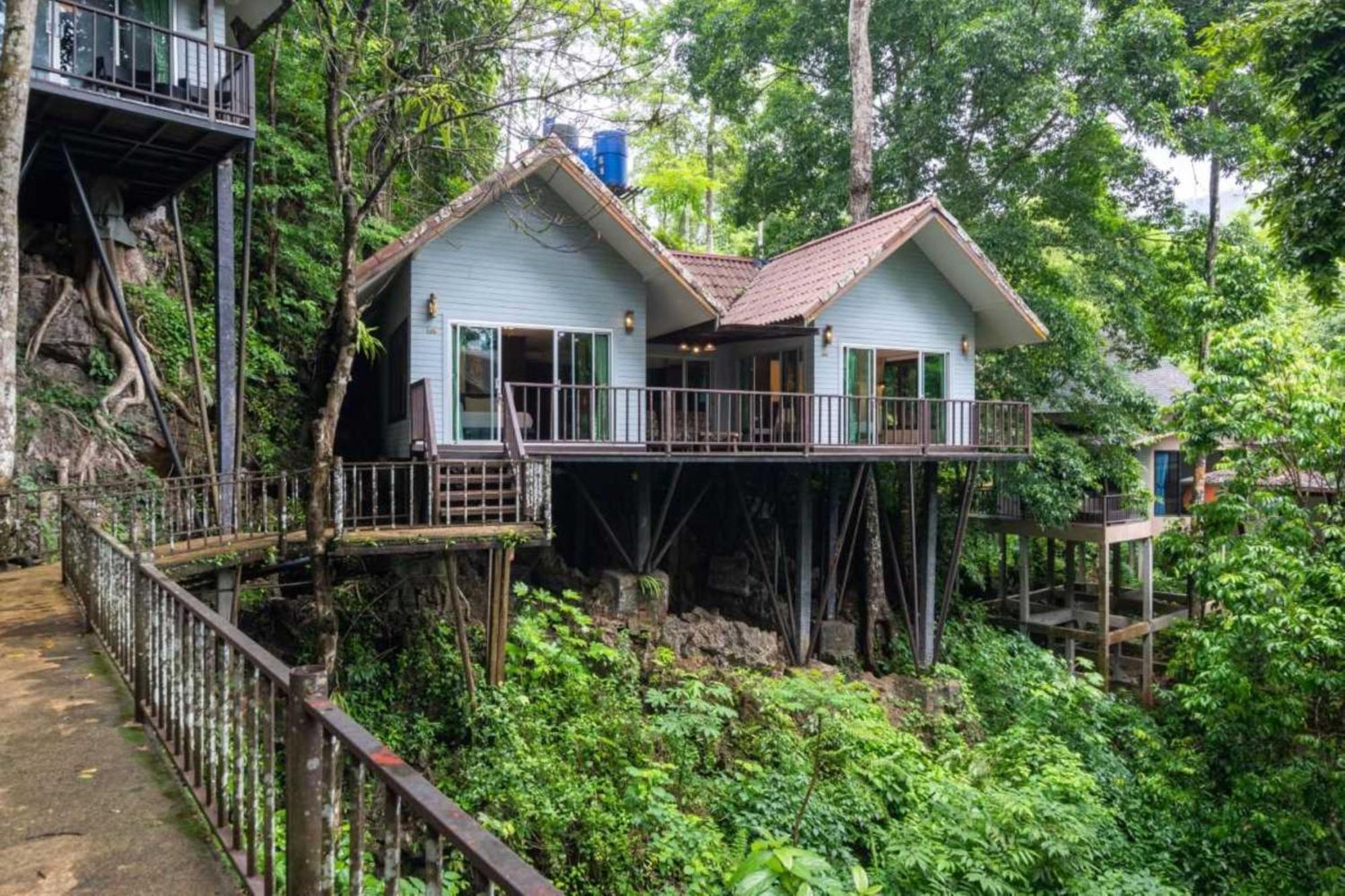 Rafflesia Family Bungalow