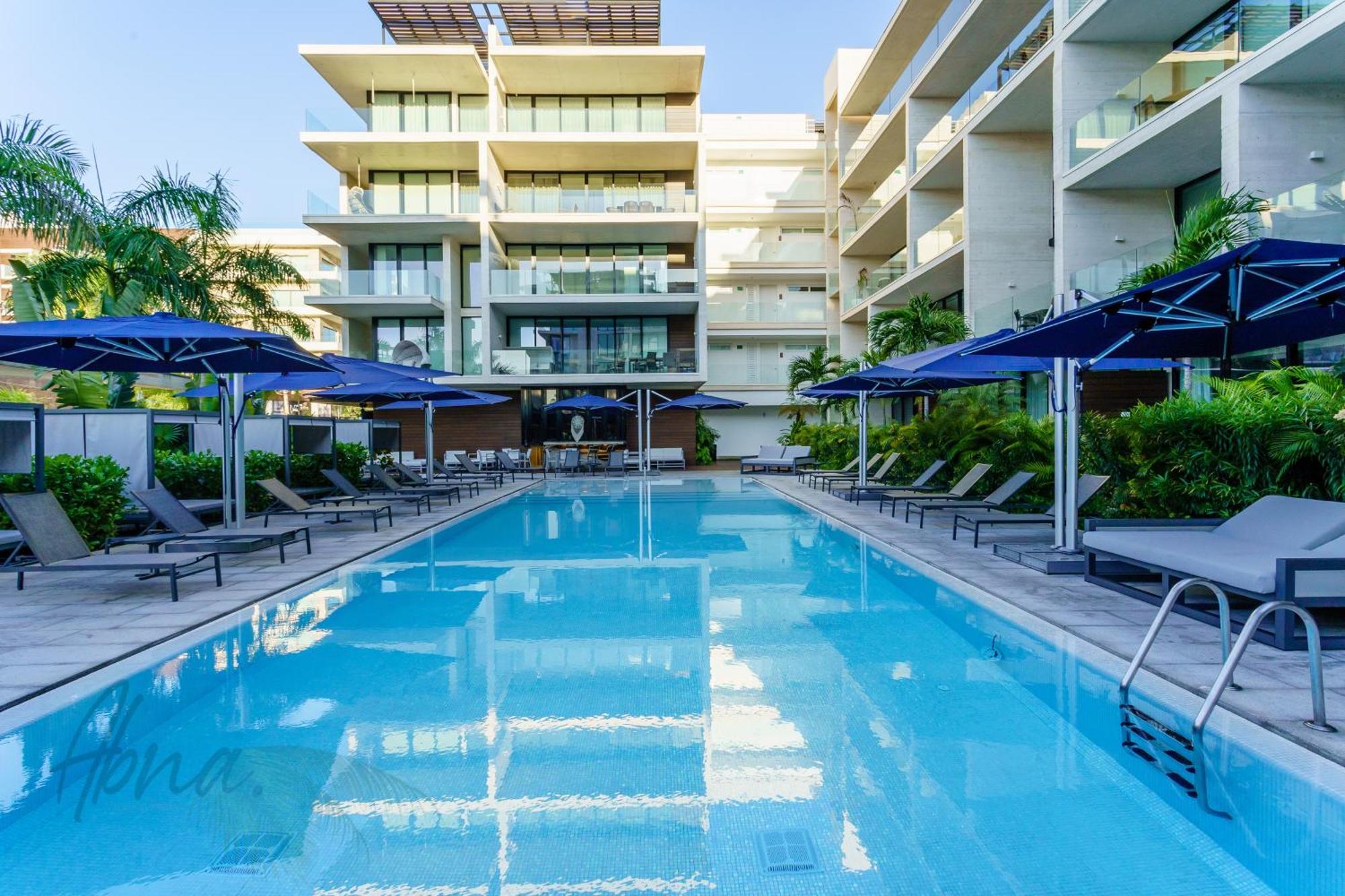 Studio Pool View