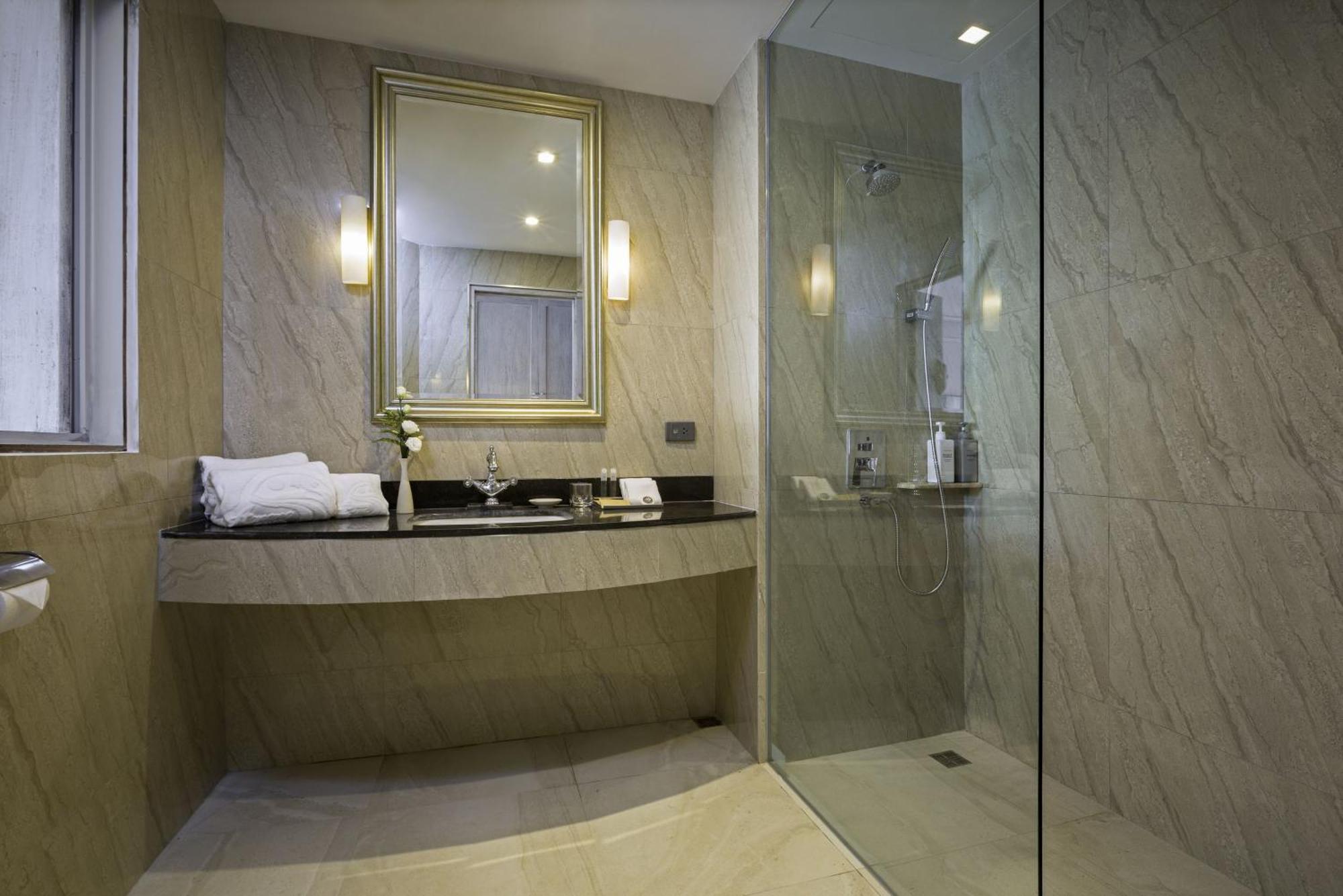 Deluxe Double or Twin Room Pool View