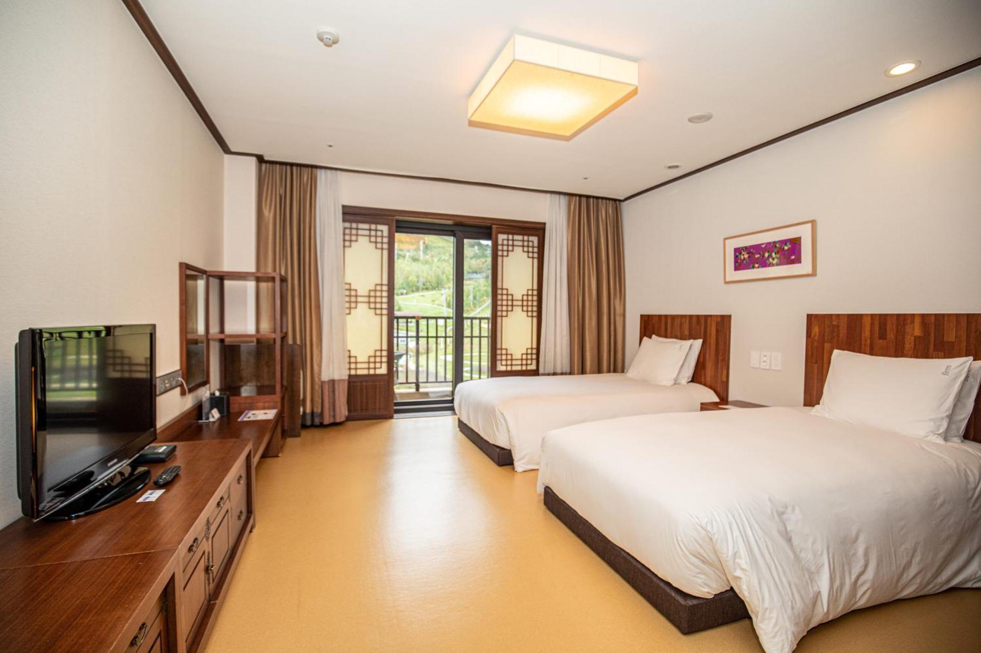 Standard Twin Room with Slope View