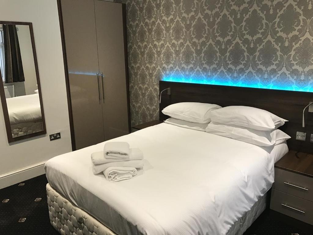 Deluxe Double Room with Shower