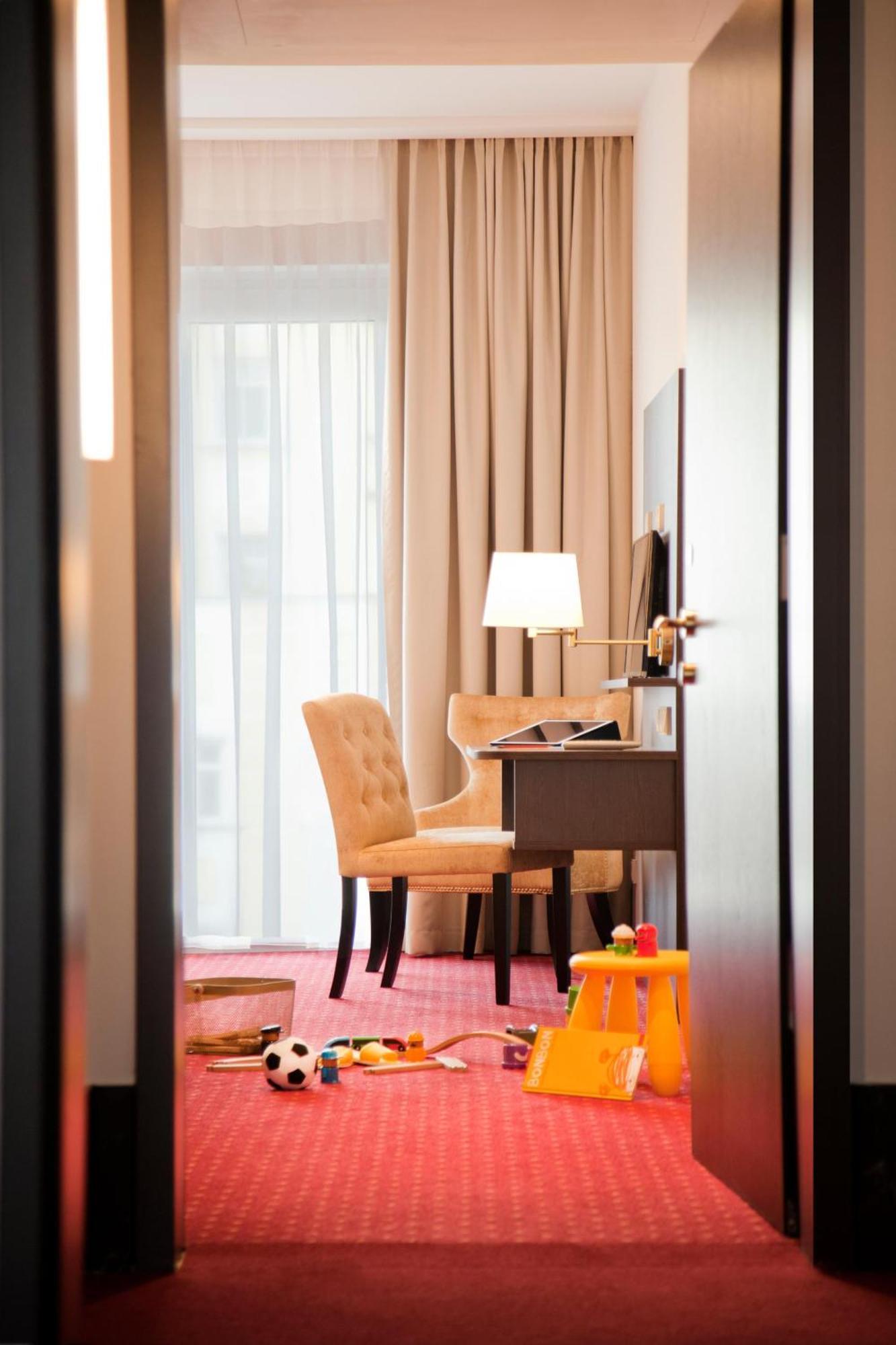 Family Room,1617882597:JPEG