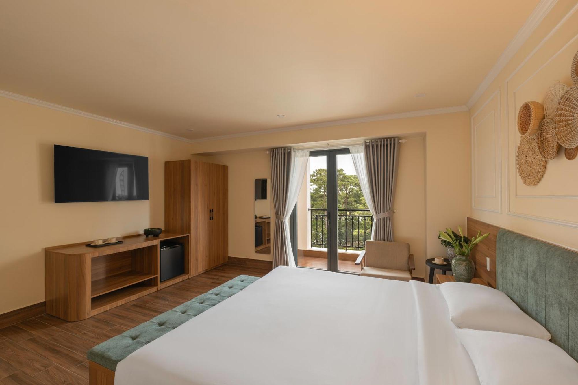 Deluxe Double Room with Balcony