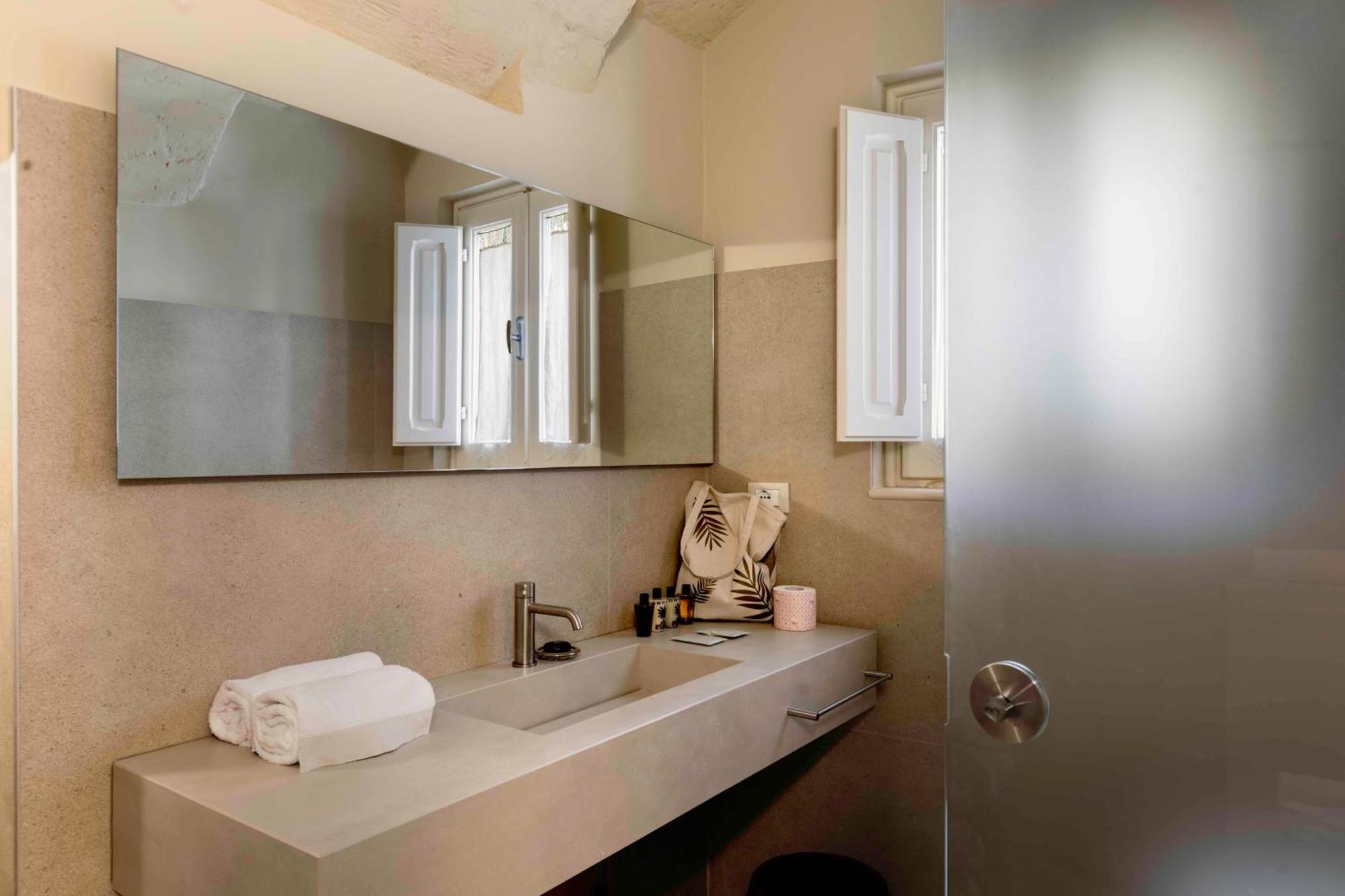 Large Double or Twin Room with Patio
