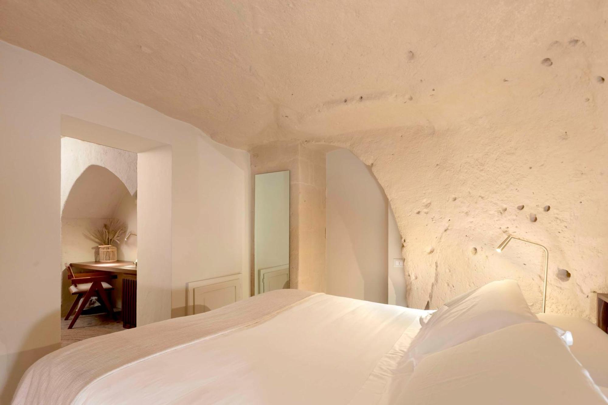 Small Double or Twin Room - Cave