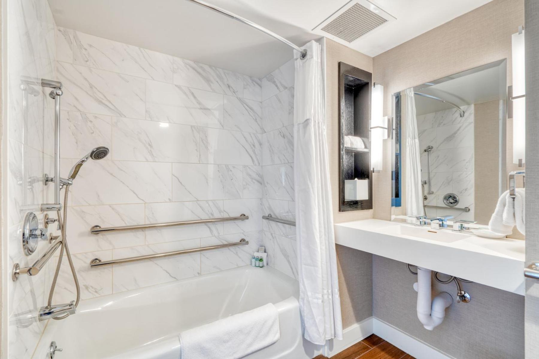 Quarto Deluxe com 1 Cama Queen-size - Acesso para Pessoas com Deficiência