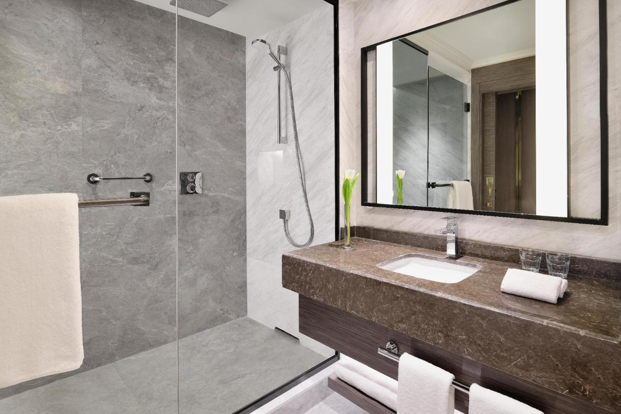 Premium King Room - Club Lounge Access