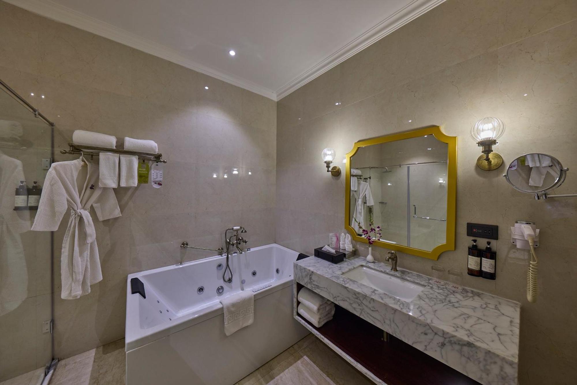 Royal Maharaja Suite Jacuzzi Balcony Complimentary Hi Tea
