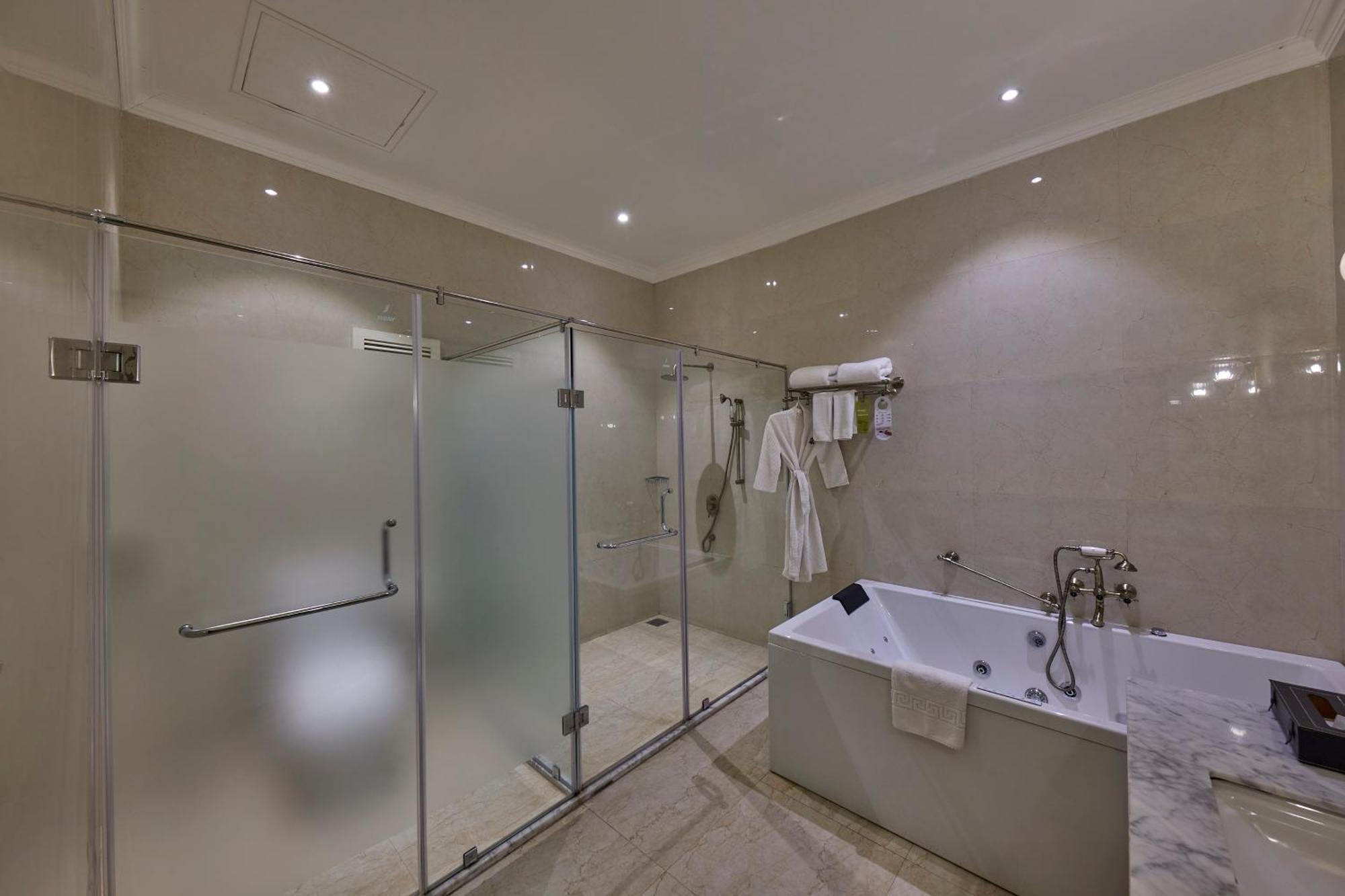 Royal Maharaja Suite Jacuzzi Balcony Complimentary Hi Tea
