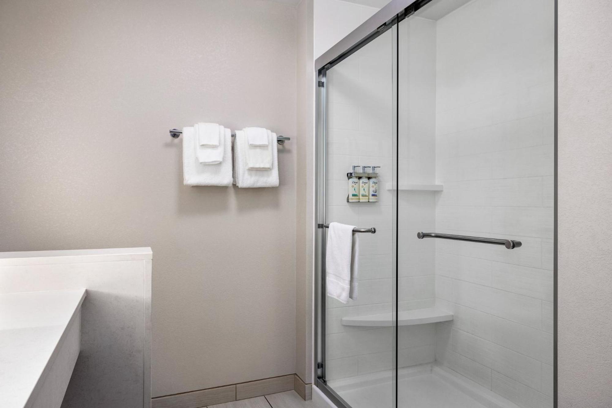 Standard King Room - Communications Accessible