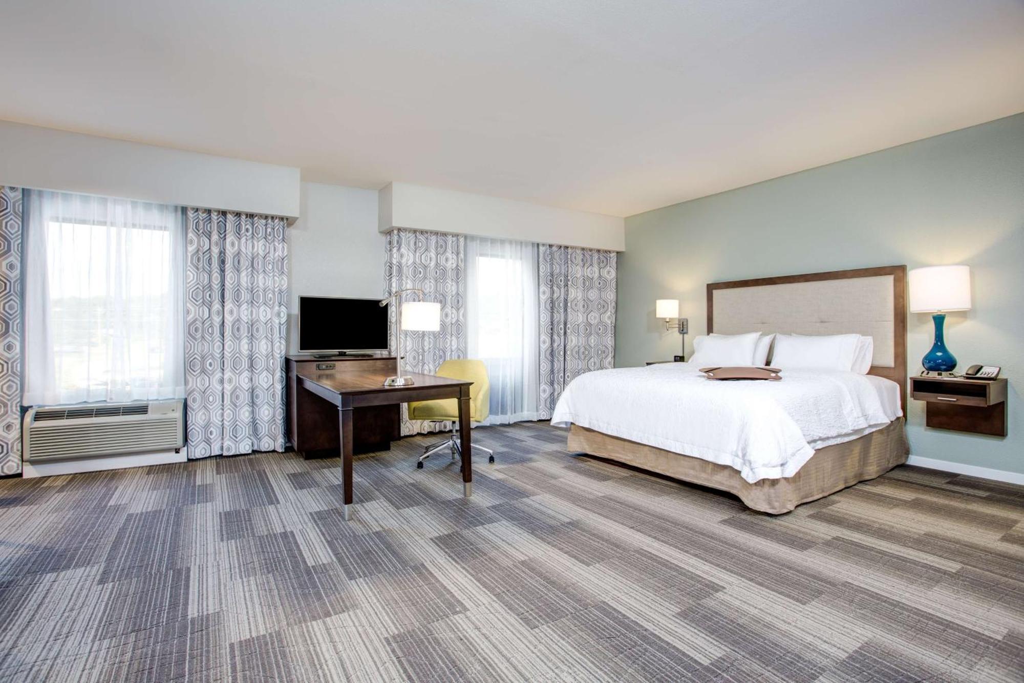 King Studio Suite with Sofa Bed - Hearing Access/Non-Smoking