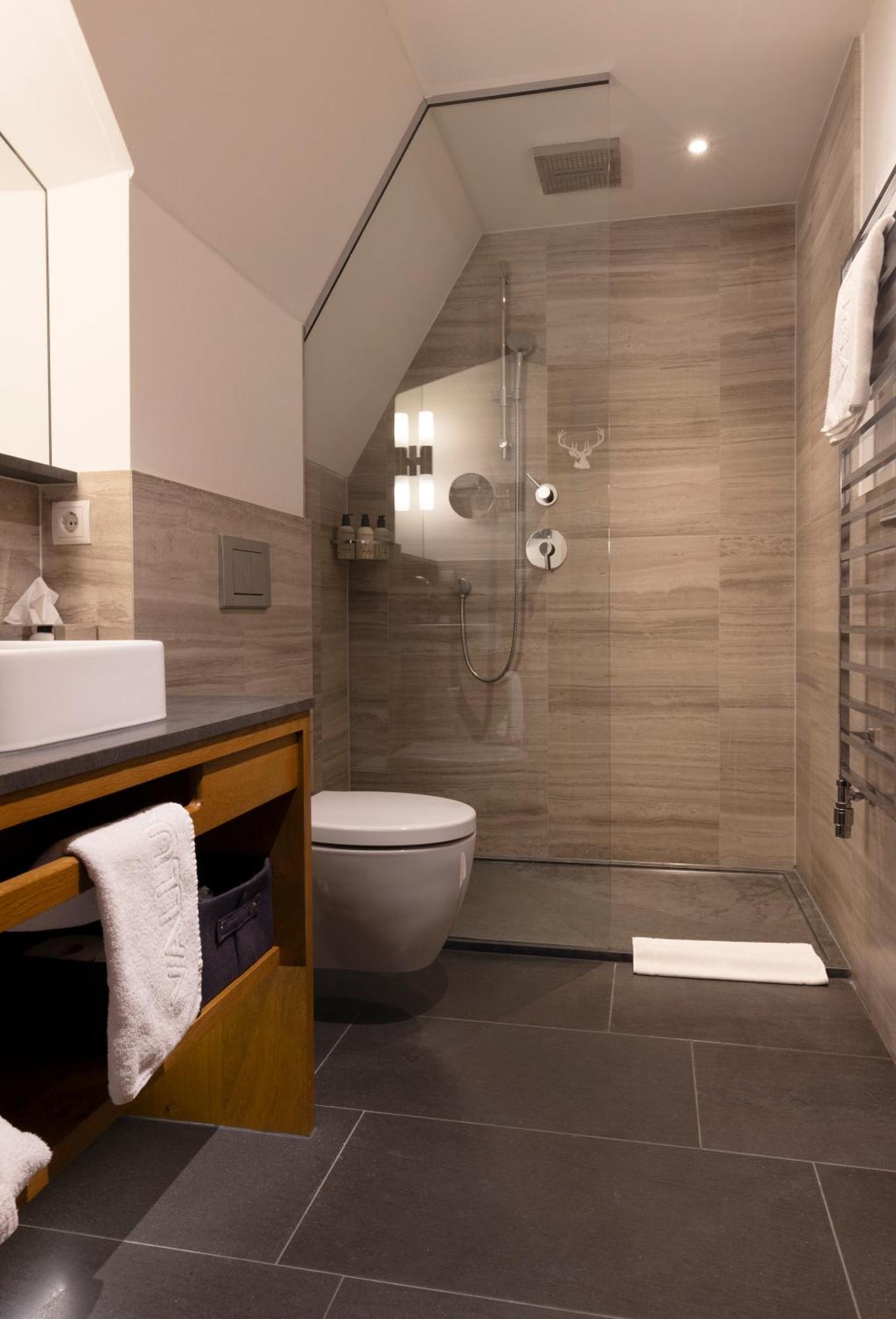 Single Room,1618282341:JPEG