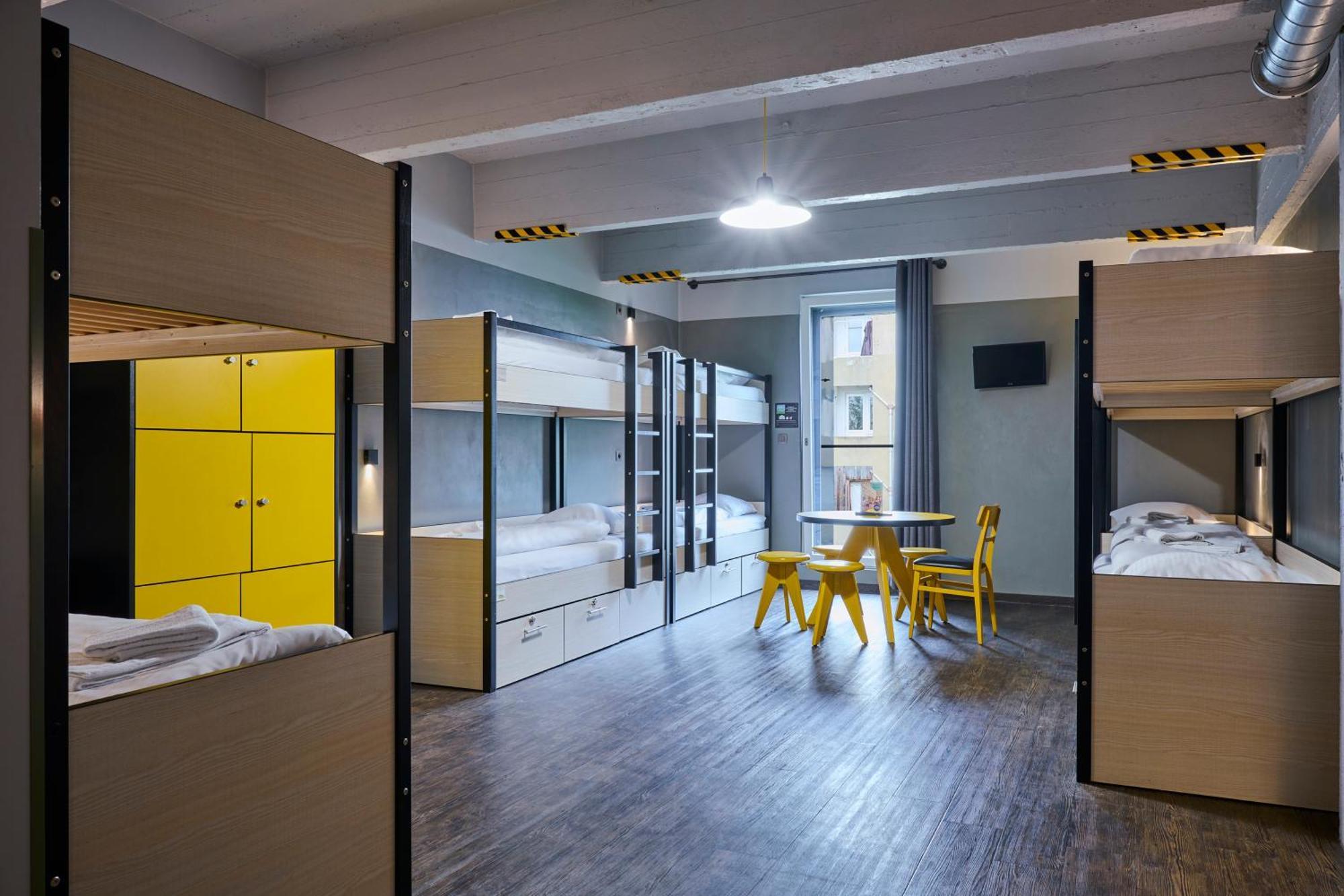 Bed 10-Bed Mixed Dormitory Room