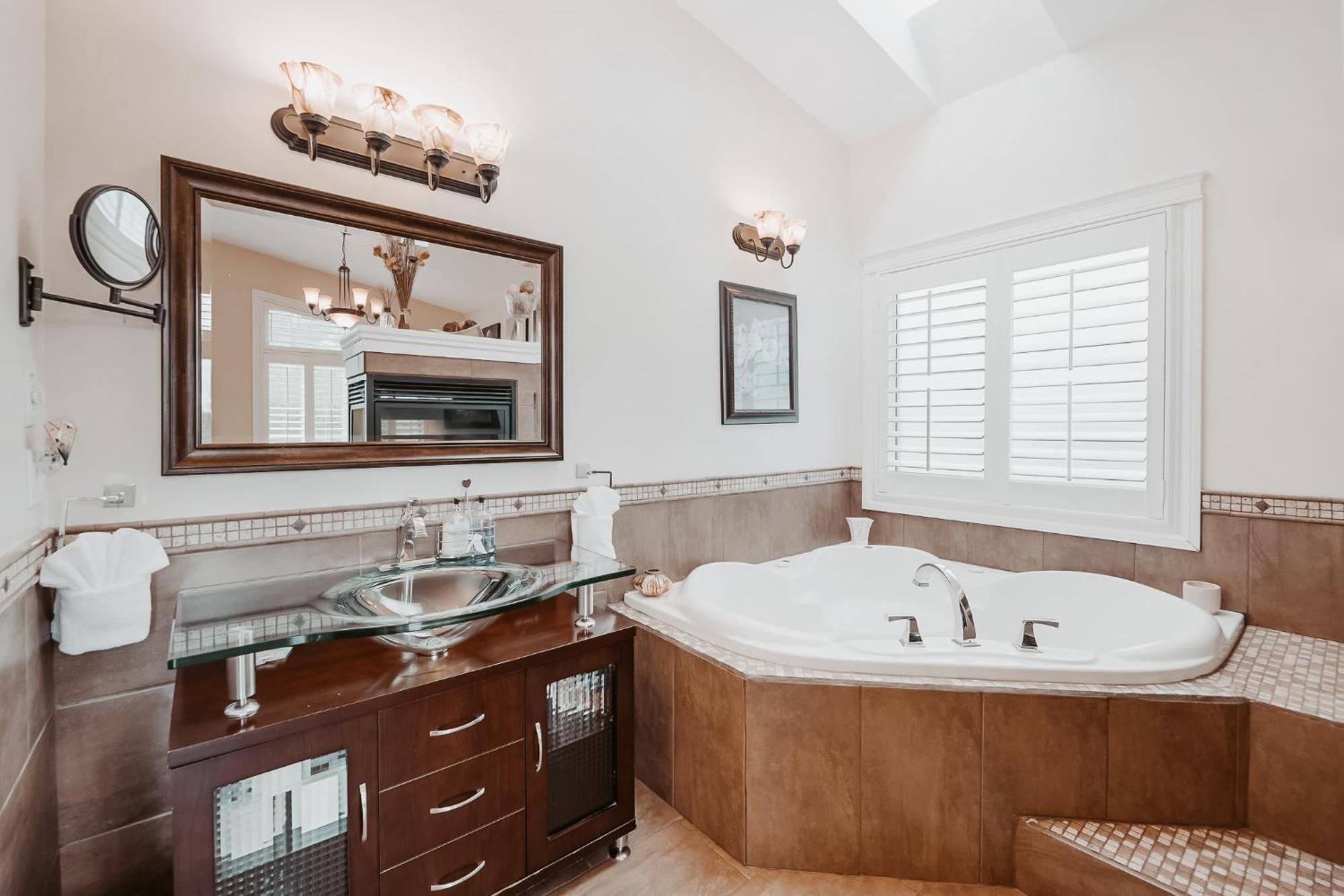 Two-Bedroom Suite,1618287175:JPEG