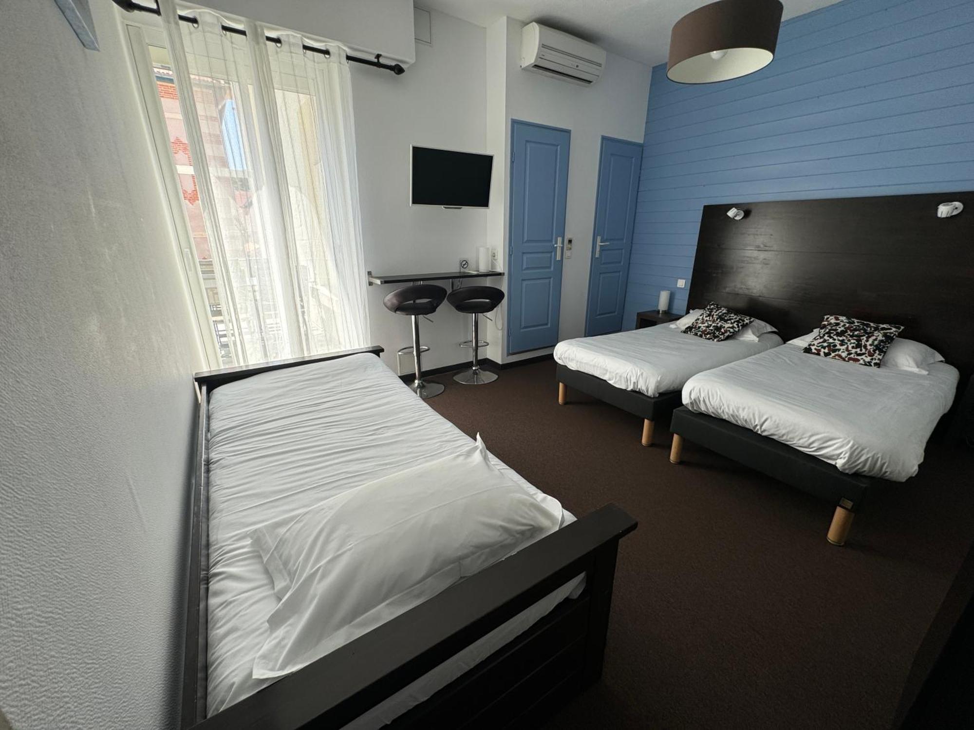 Superior Triple Room (3 single beds)