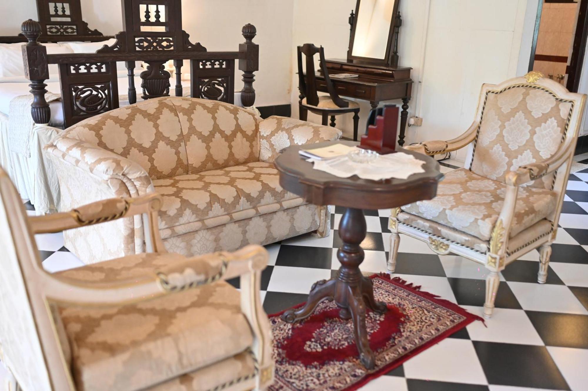 Deluxe Queen Room