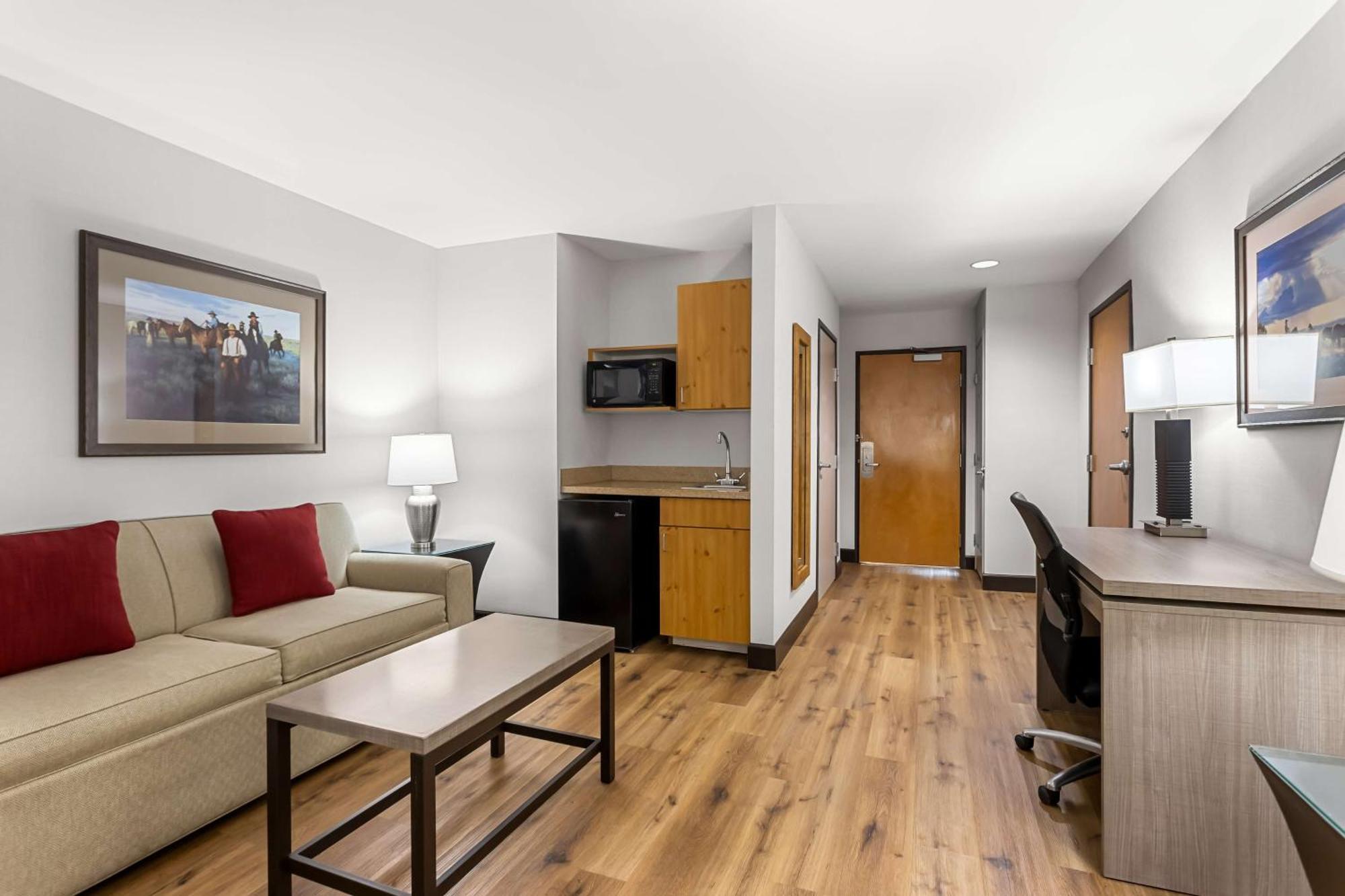 King Suite with Sofa Bed and Roll-In Shower - Disability Access/Non-Smoking