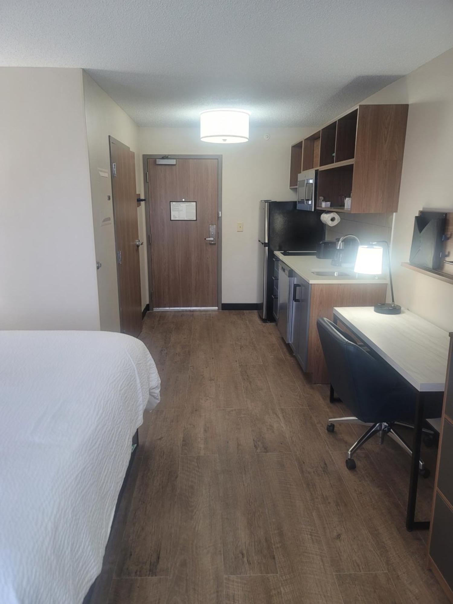 Studio Suite with King Bed - Non-Smoking