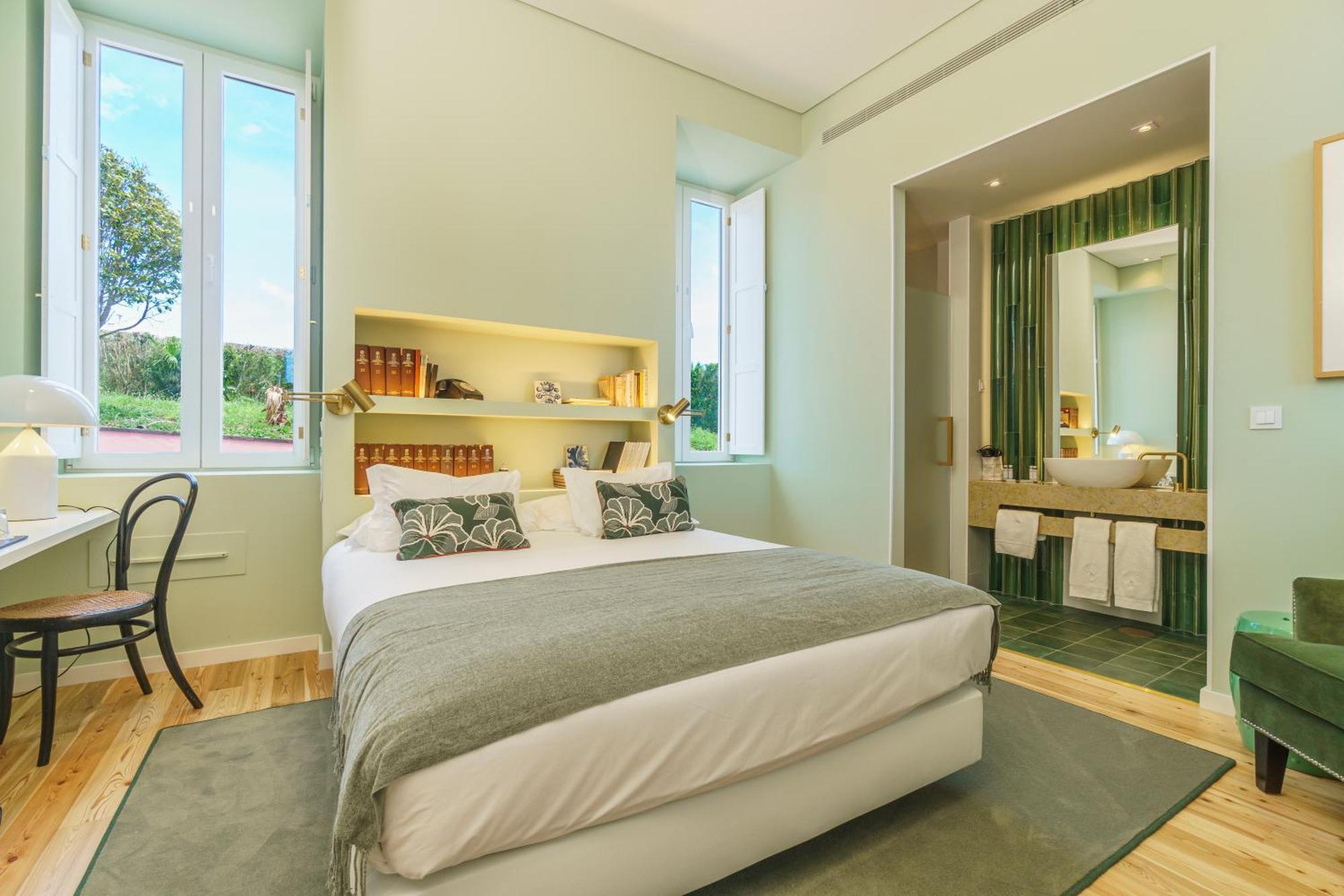 Deluxe Room,1618428686:JPEG