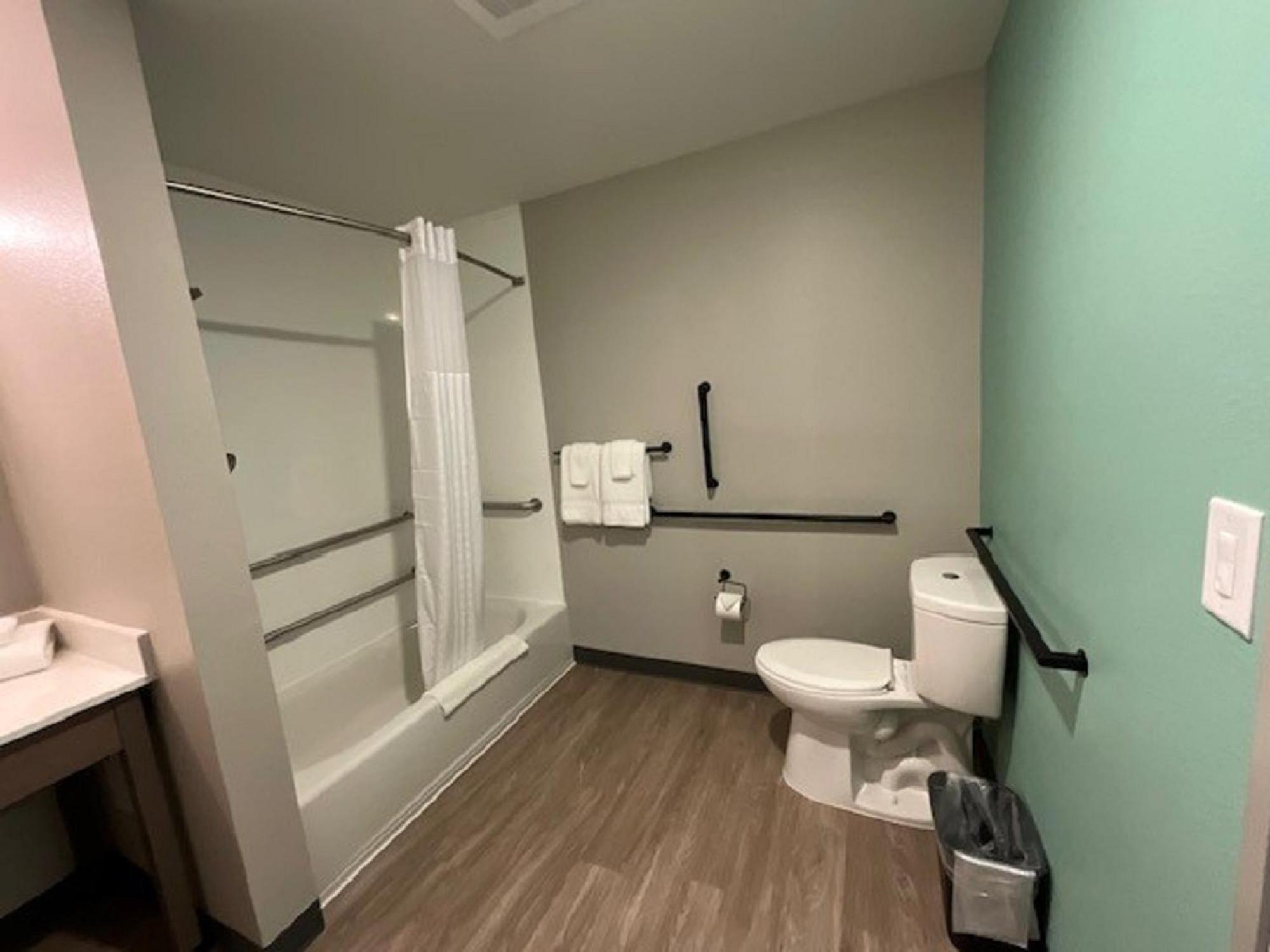 Queen Room with Two Queen Beds, Mobility Access and Bathtub with Grab Bars, Non-Smoking