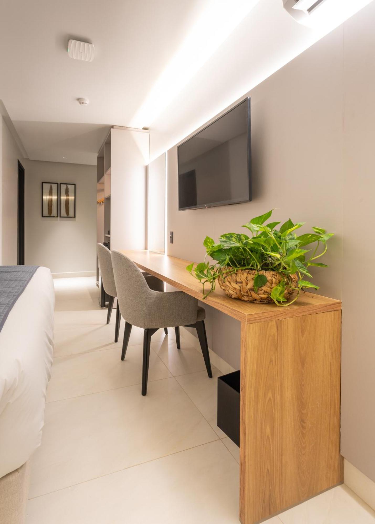 Deluxe Suite with external Bathtub