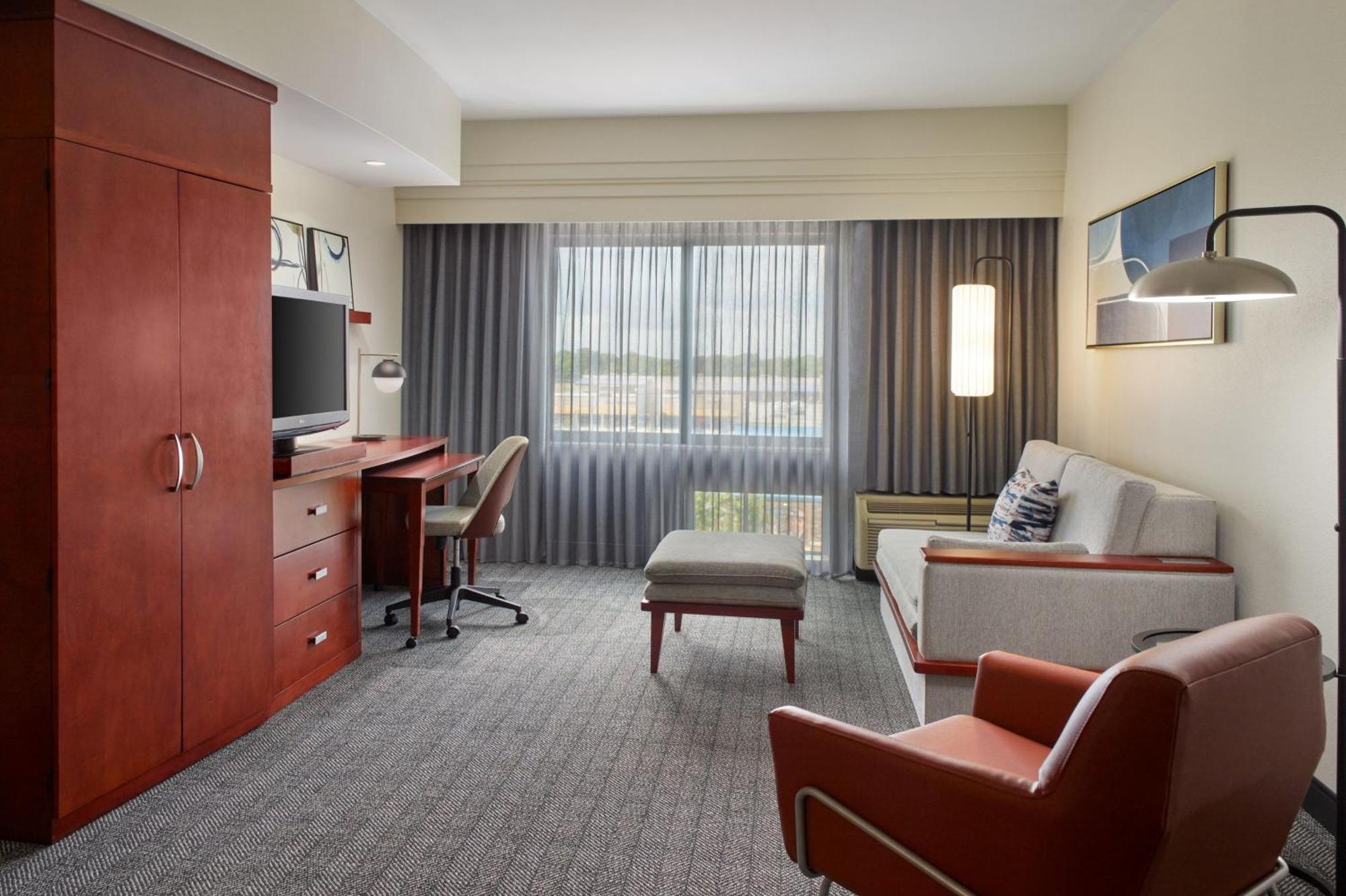 One-Bedroom King Suite with Bathtub and Sofa Bed - Mobility Access/Hearing Accessible