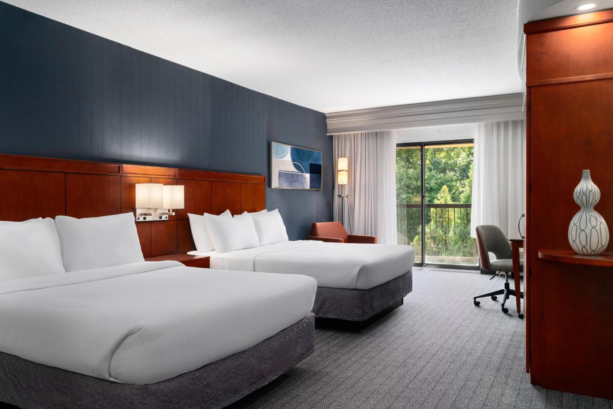 Queen Room with Two Queen Beds and Bathtub - Mobility Access/Hearing Accessible