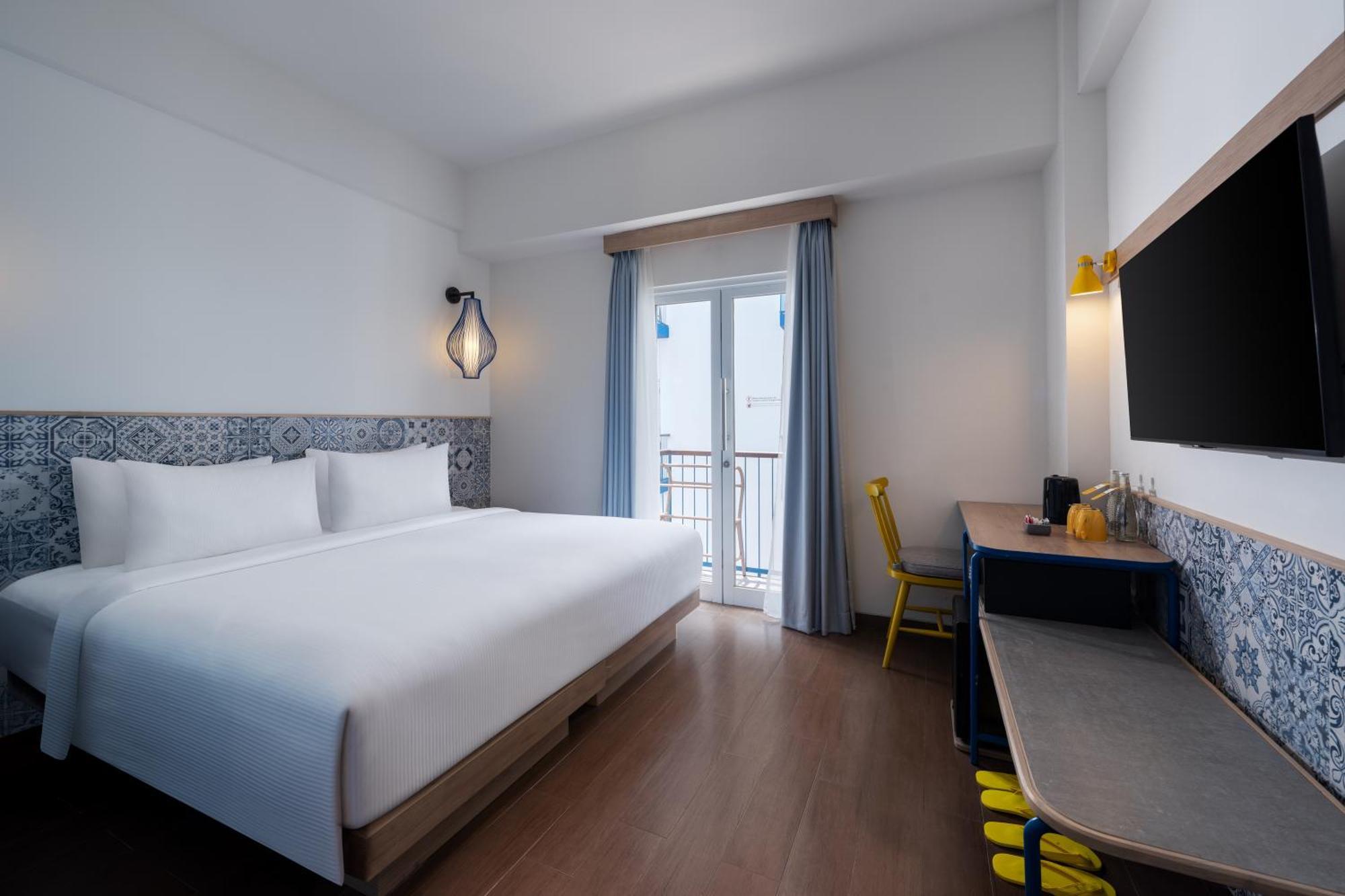 Champ Room Hollywood Balcony Access