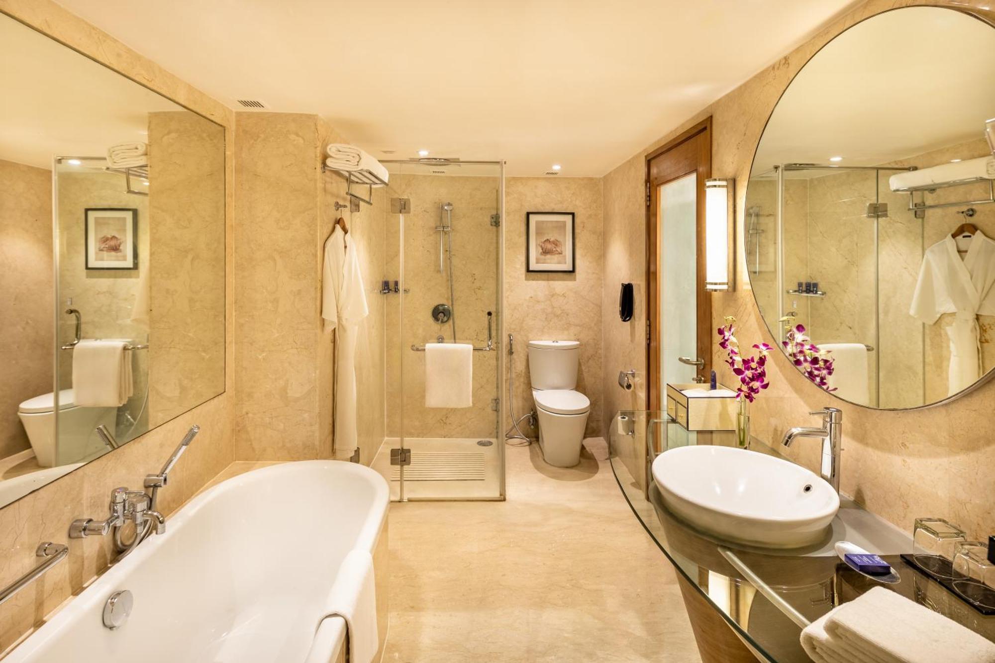 Premium Suite City View King Bed