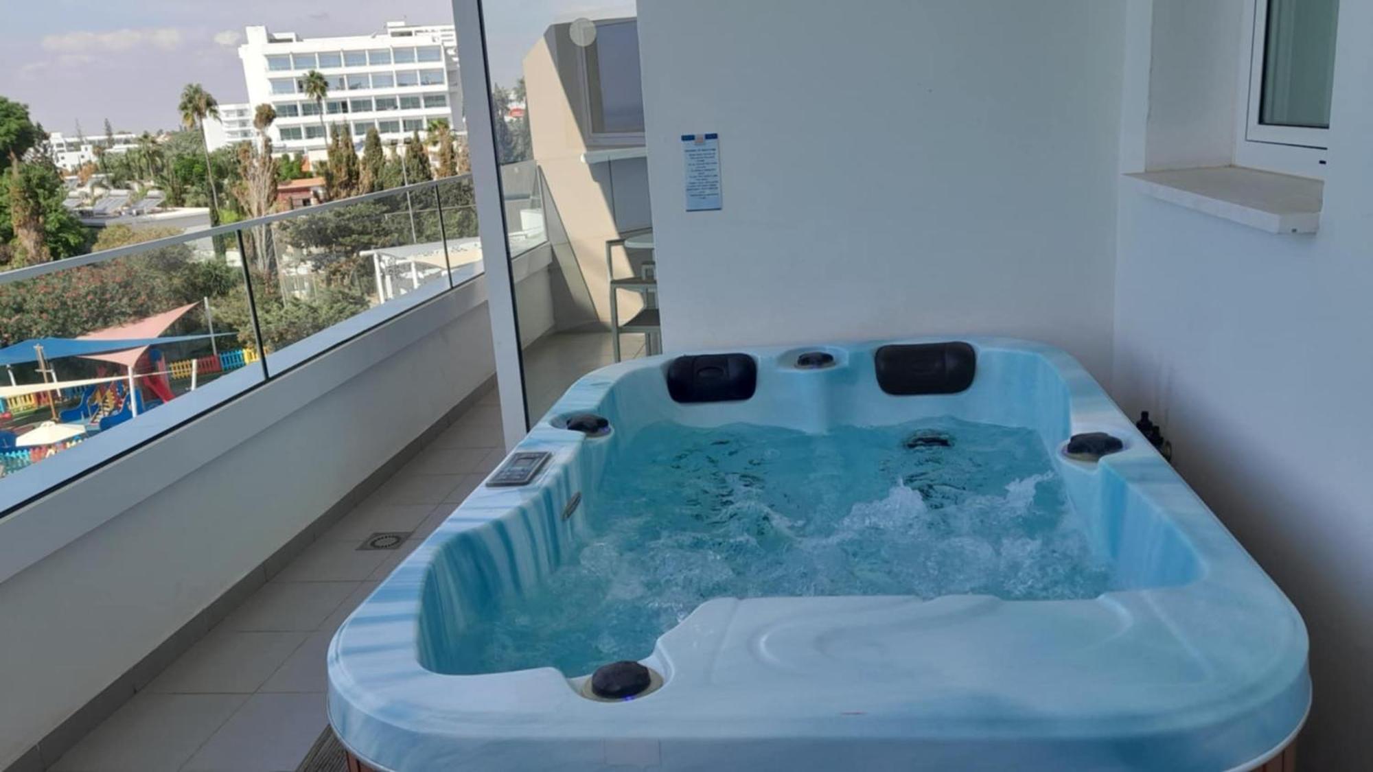Executive Sea View Room Outdoor Whirlpool
