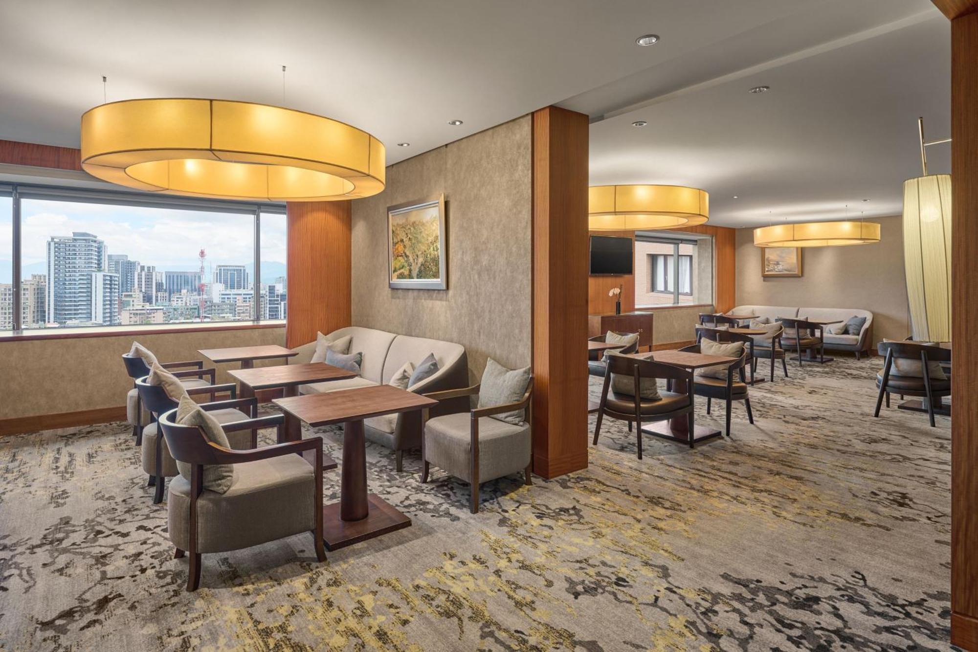 Executive Premier King Room Executive Lounge Access