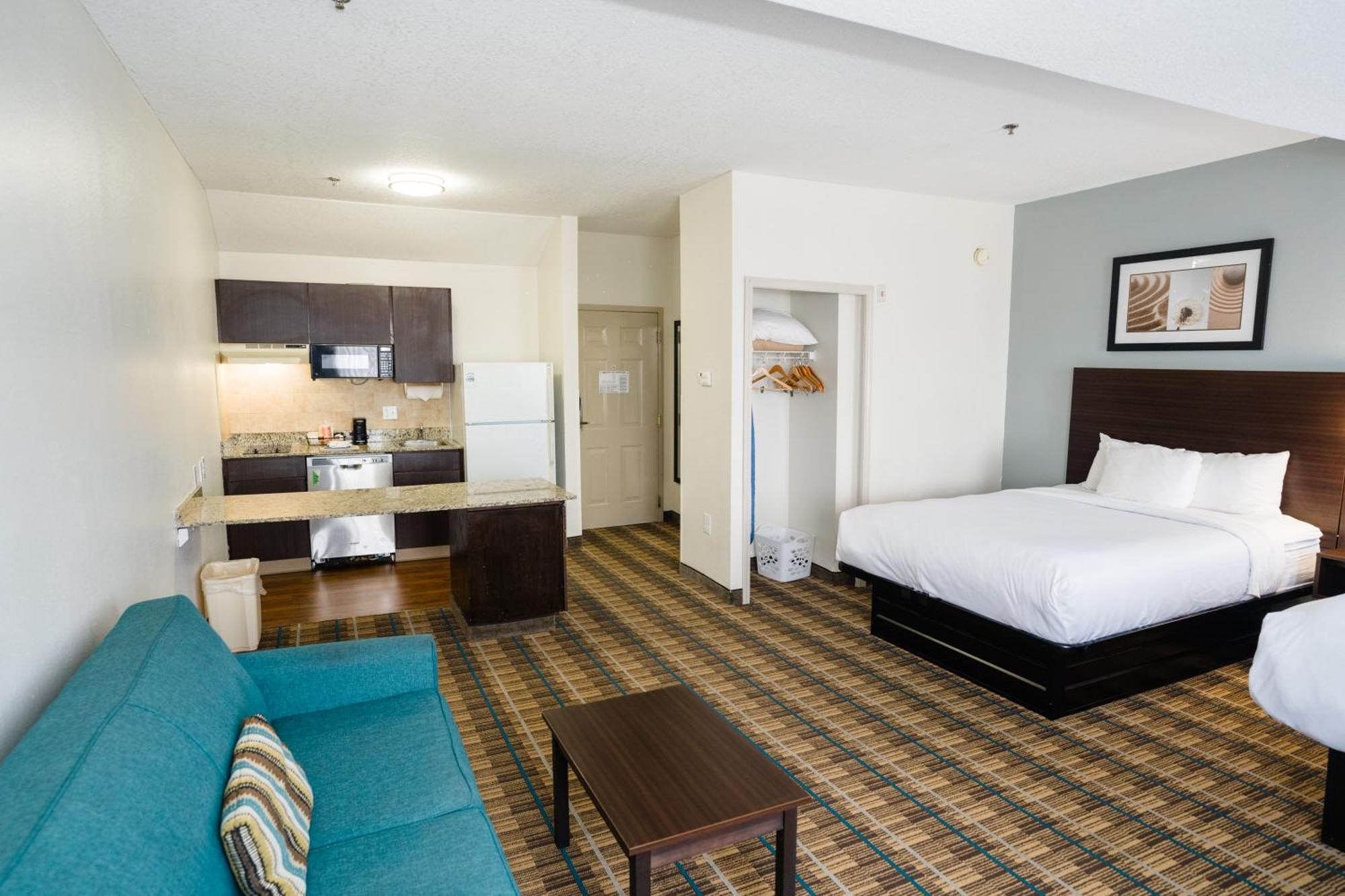 Double Suite with Two Double Beds - Non-Smoking