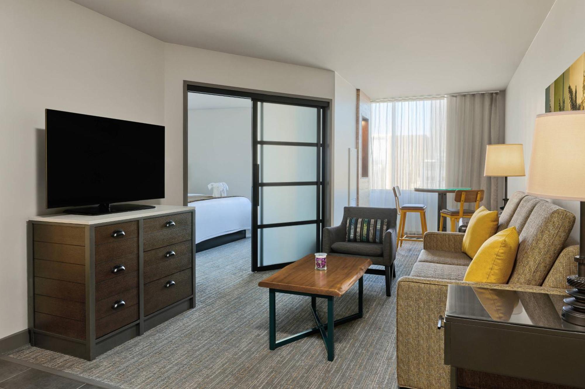 Suíte Superior com Cama King-size e Sofá-cama