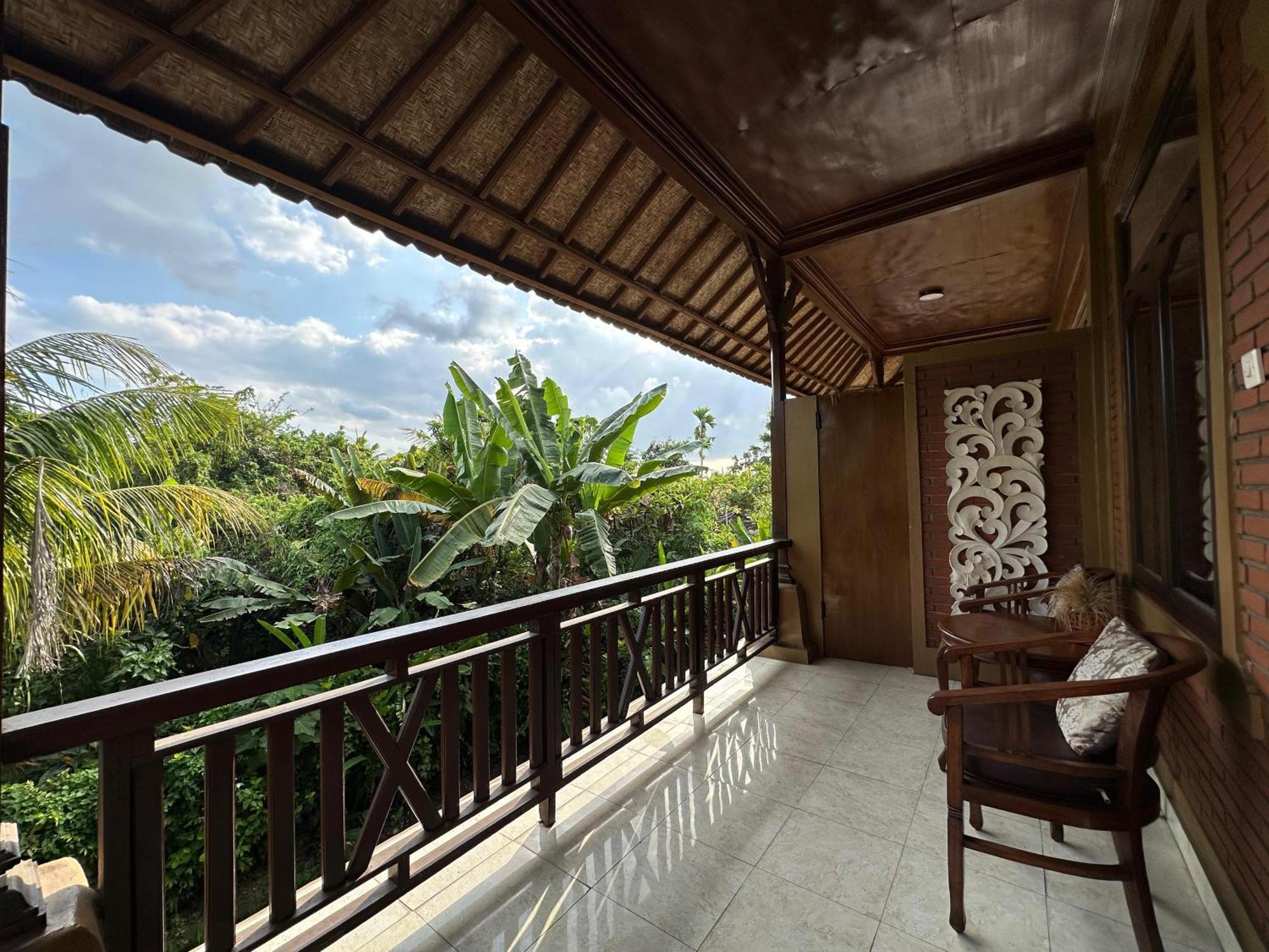 Superior Balcony Cottage