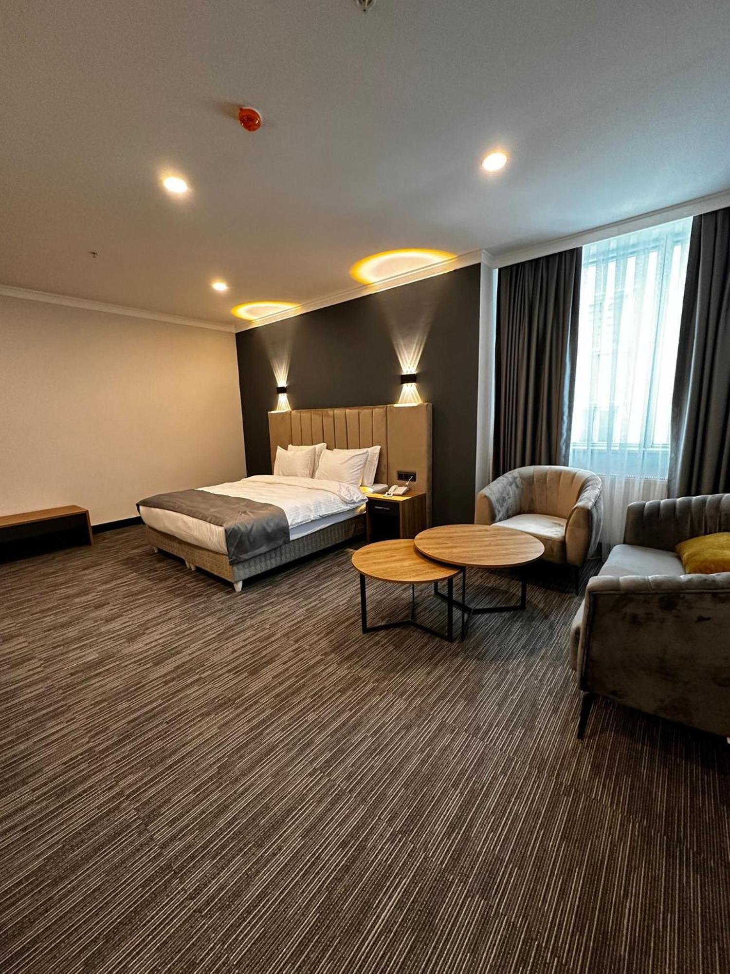 Deluxe Room,1661191666:JPEG