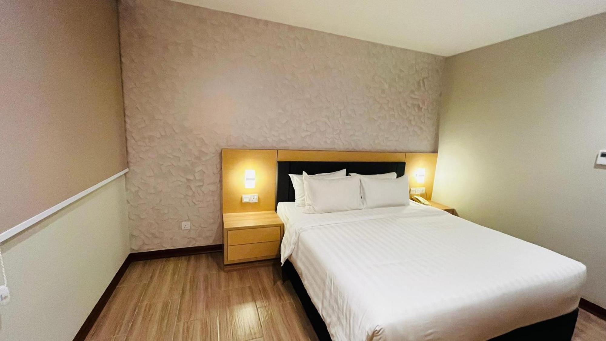 Standard King Room (No Window)