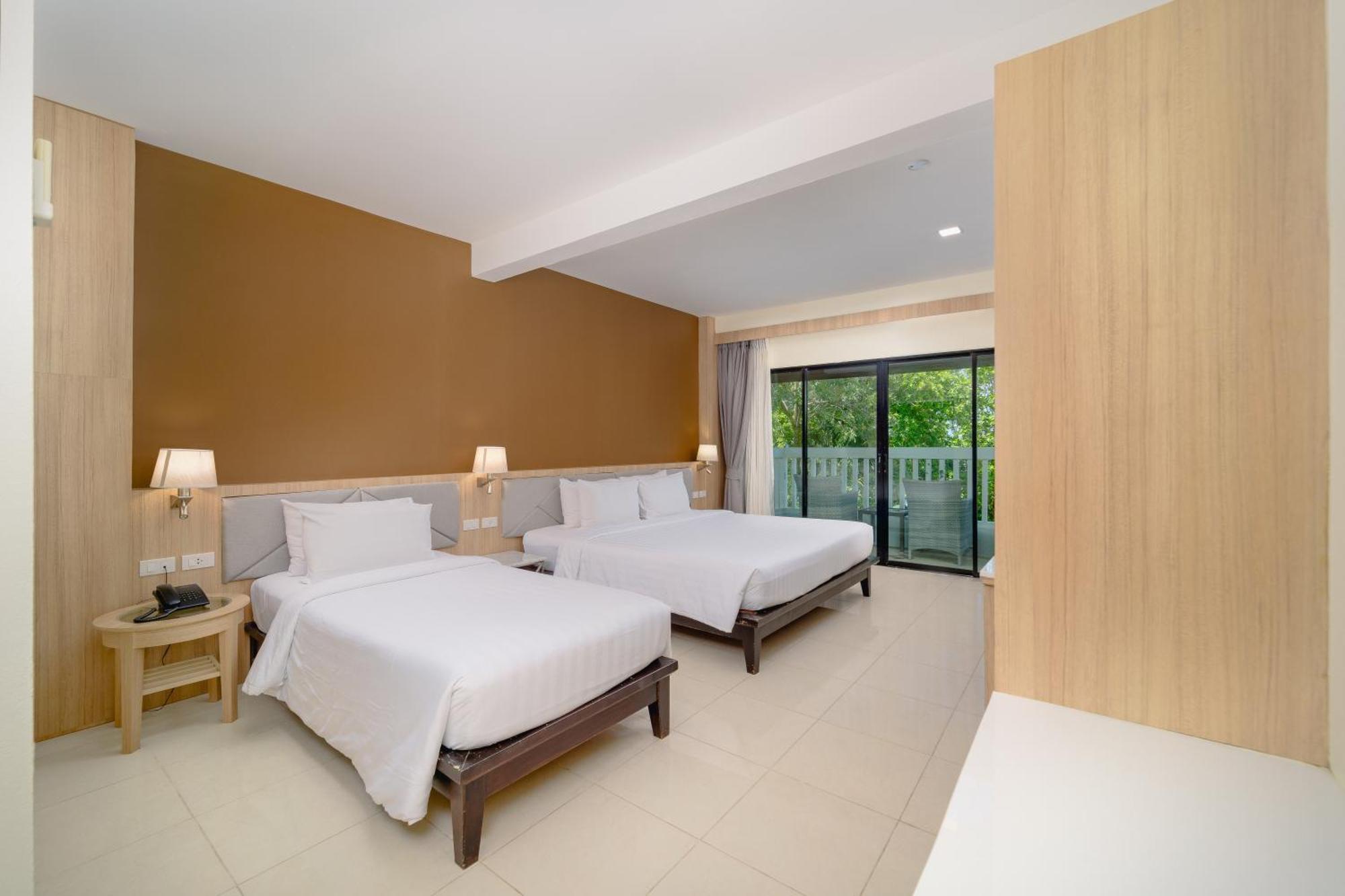 Grand Deluxe Triple Room Balcony