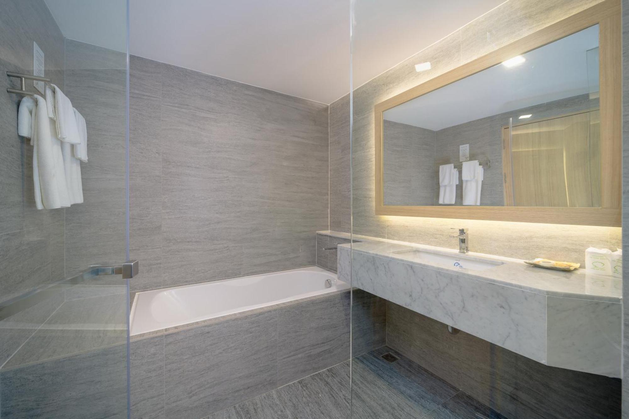 Grand Deluxe Triple Room Balcony