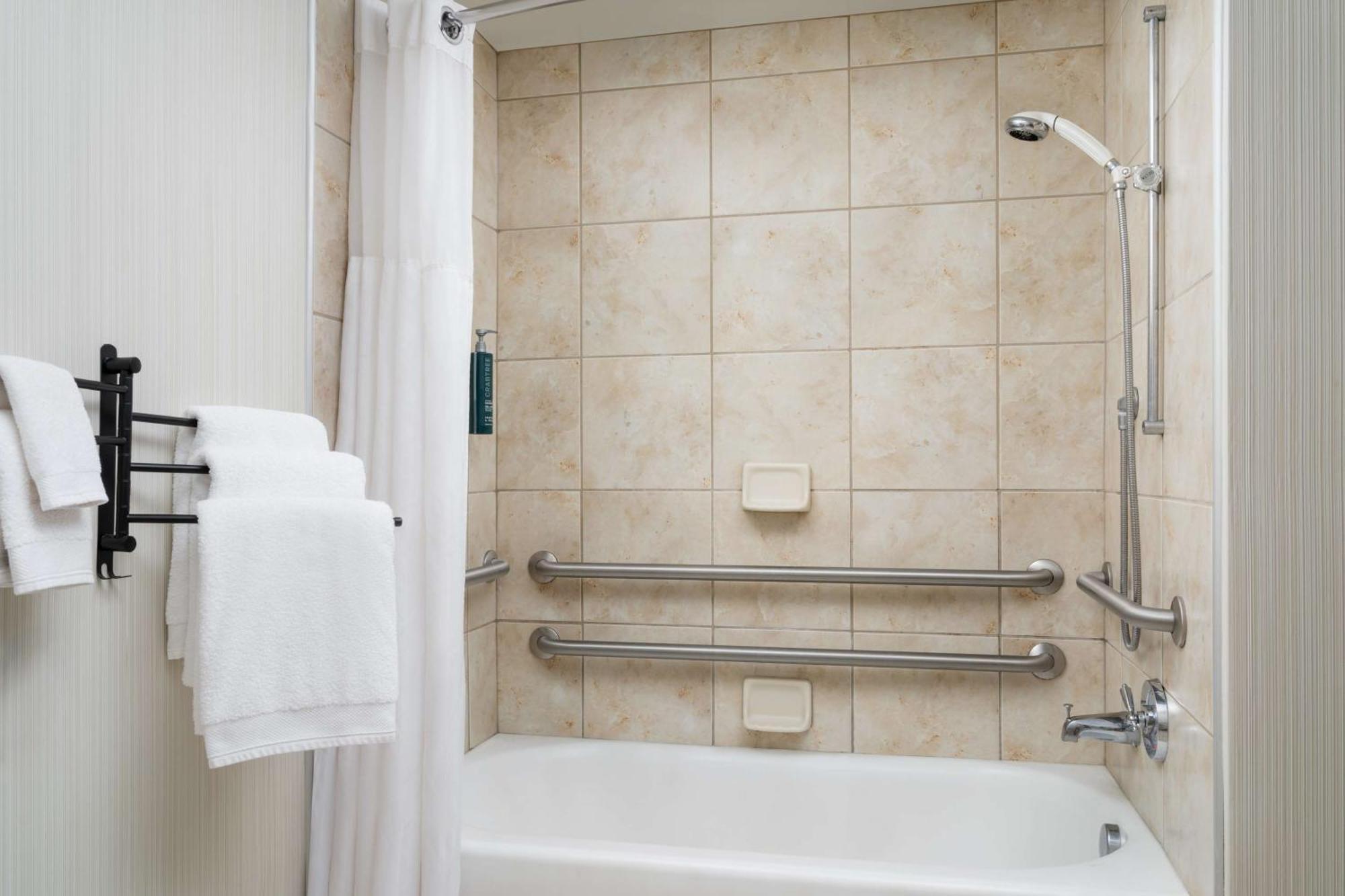 Double Room Two Double Beds Bath Tub Mobility Hearing Access or Non-Smoking